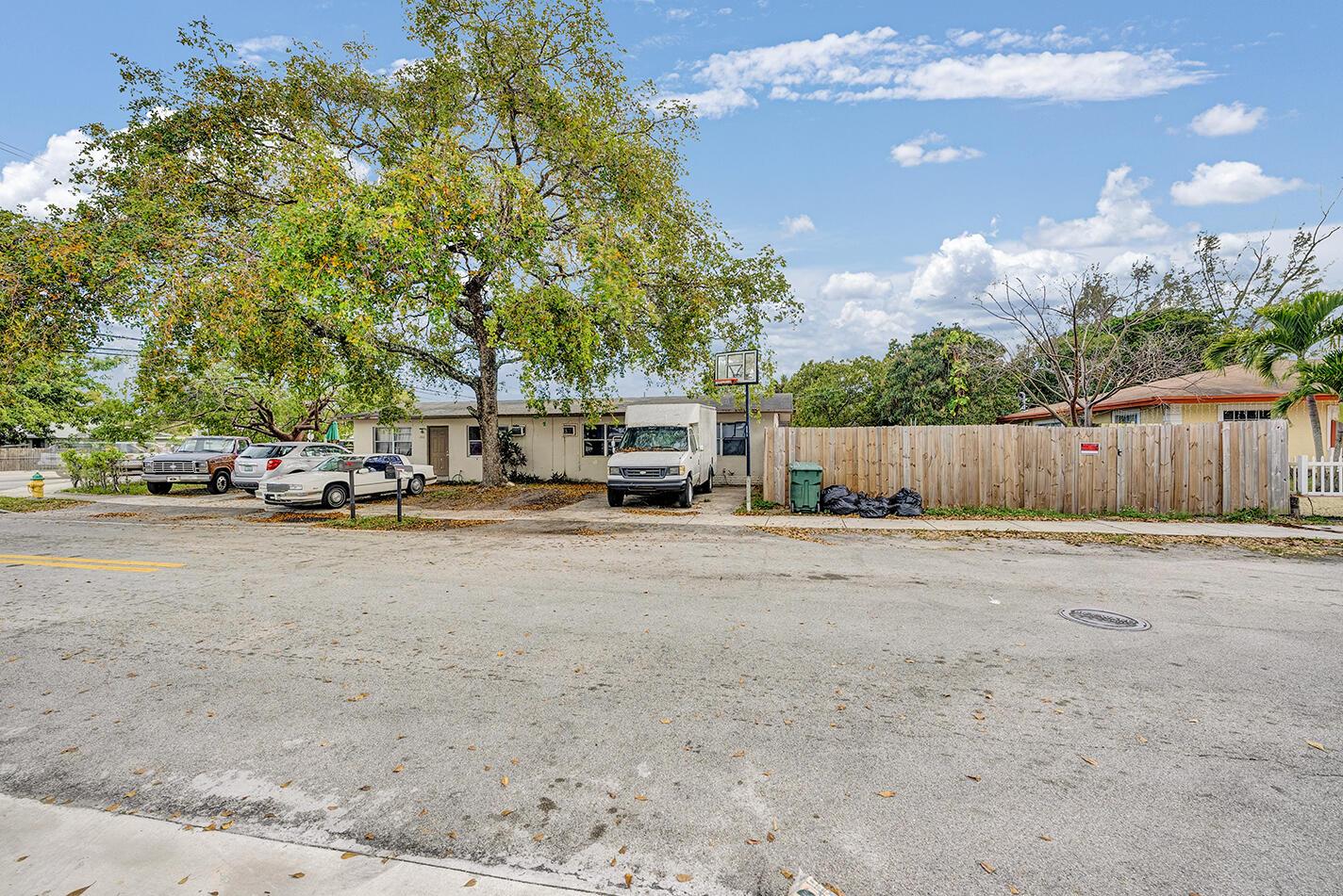 2100 NW 27th Street, Oakland Park, FL 33311, Oakland Park - Photo 2