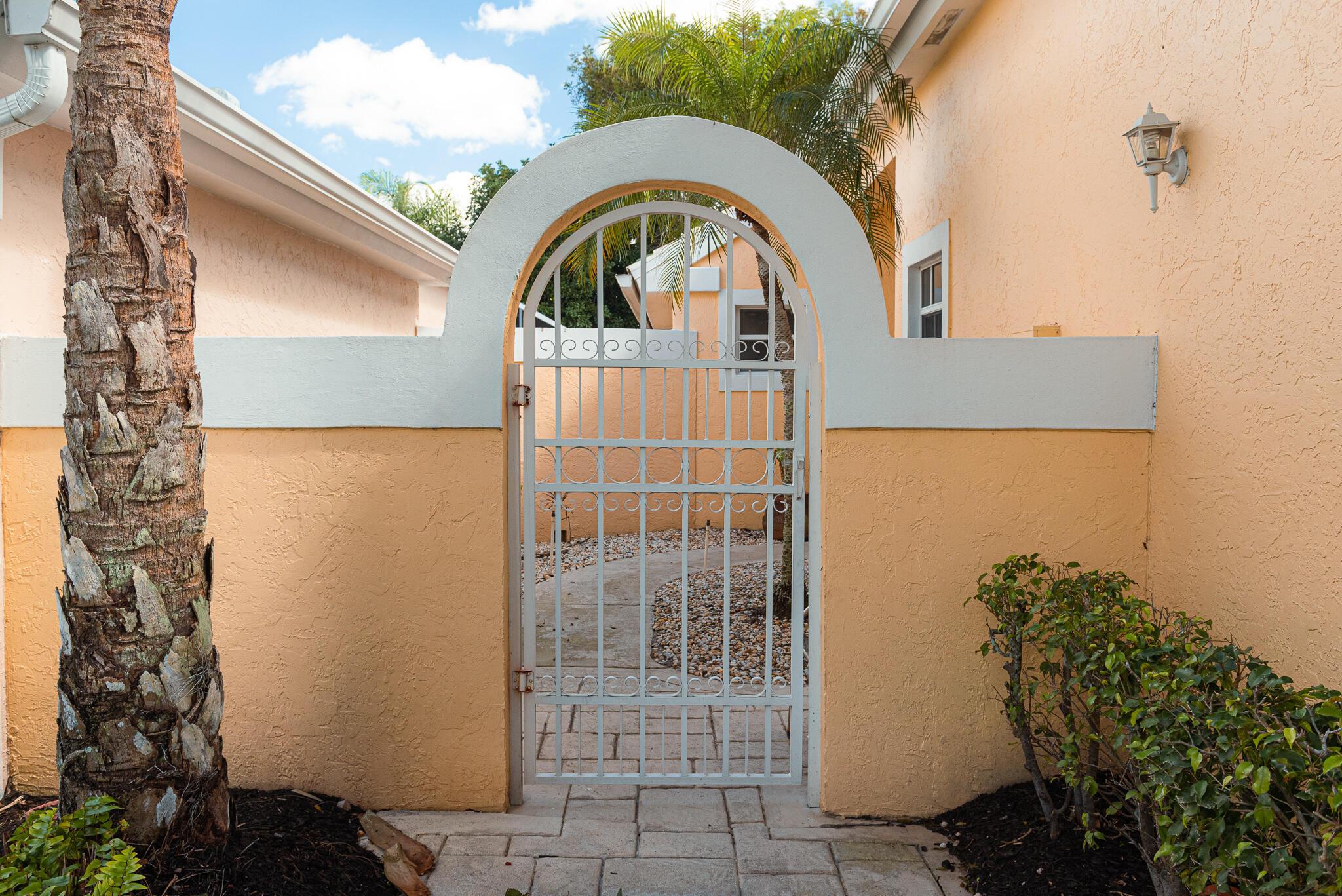 1100 Lytham Court, West Palm Beach, FL 33411, West Palm Beach - Photo 2