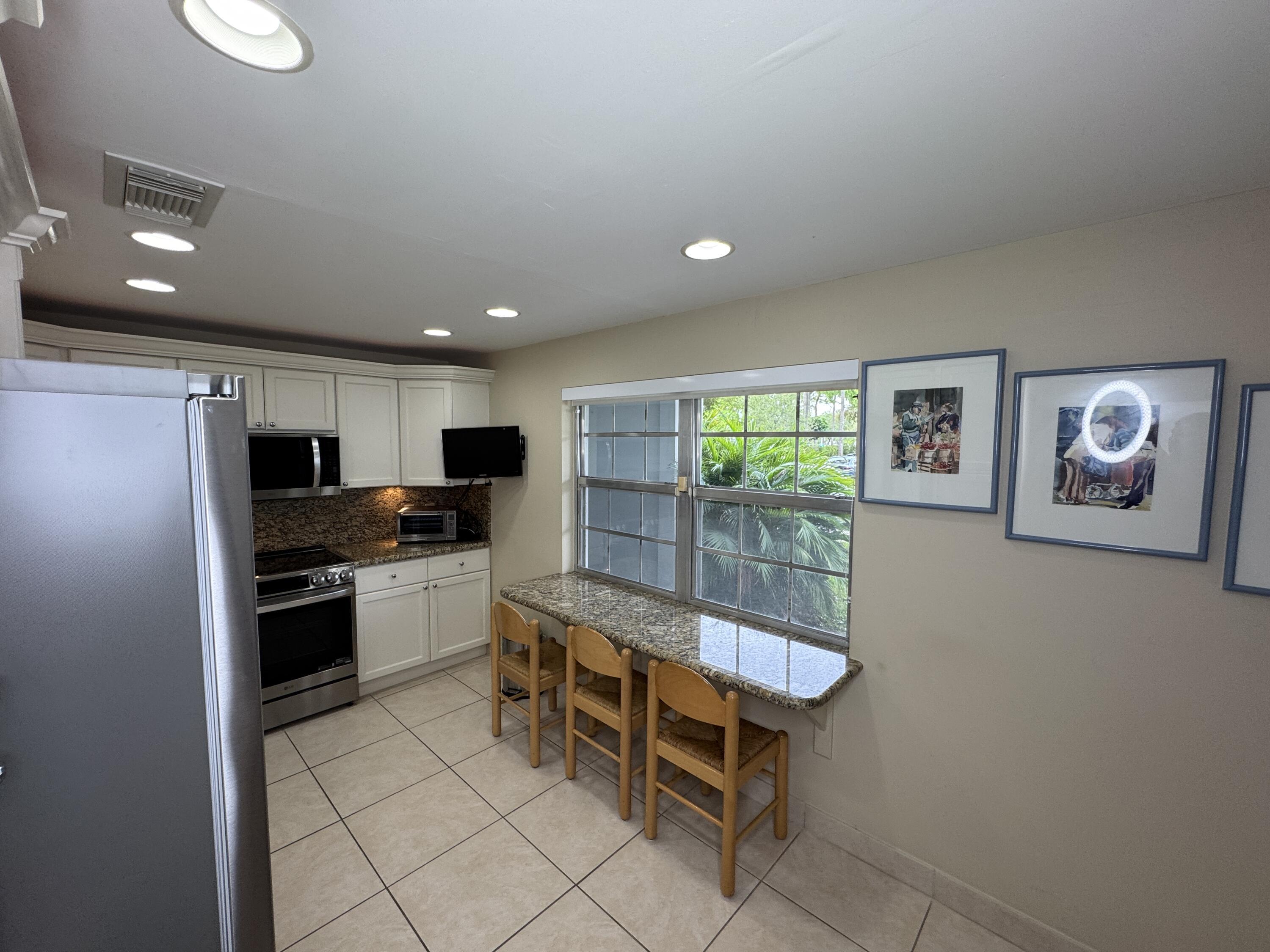 625 Oaks Drive 106, Pompano Beach, FL 33069, Pompano Beach - Photo 5