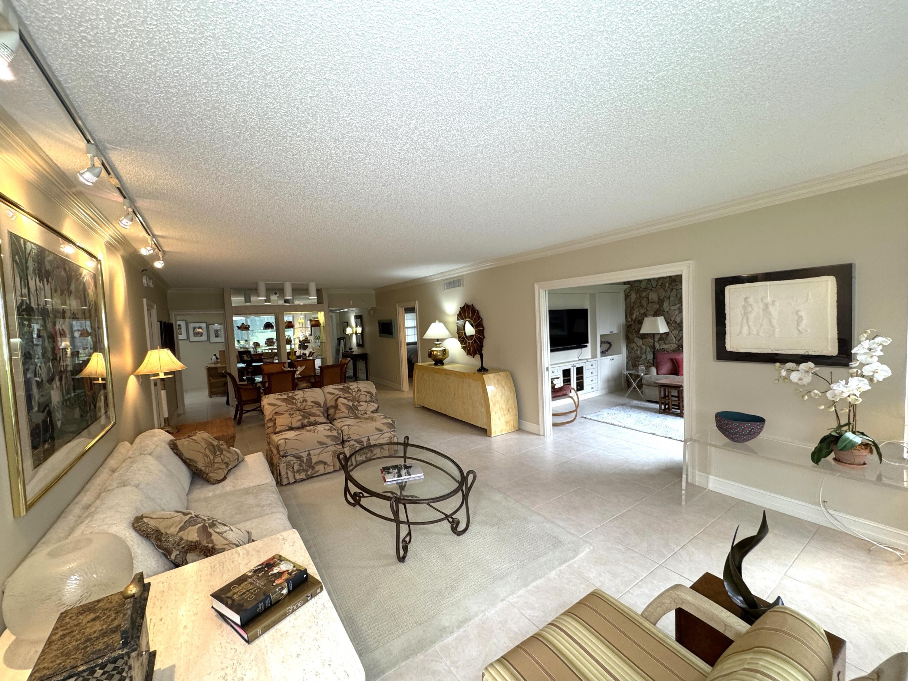 625 Oaks Drive 106, Pompano Beach, FL 33069, Pompano Beach - Photo 3