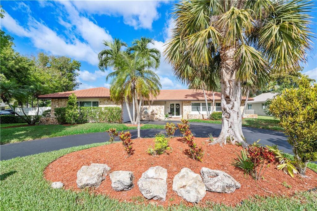 208 NW 91st Avenue, Coral Springs, FL 33071, Coral Springs - Photo 4