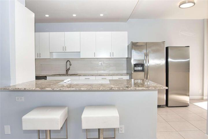 19355 Turnberry Way 3d, Miami, FL 33180, Miami - Photo 3