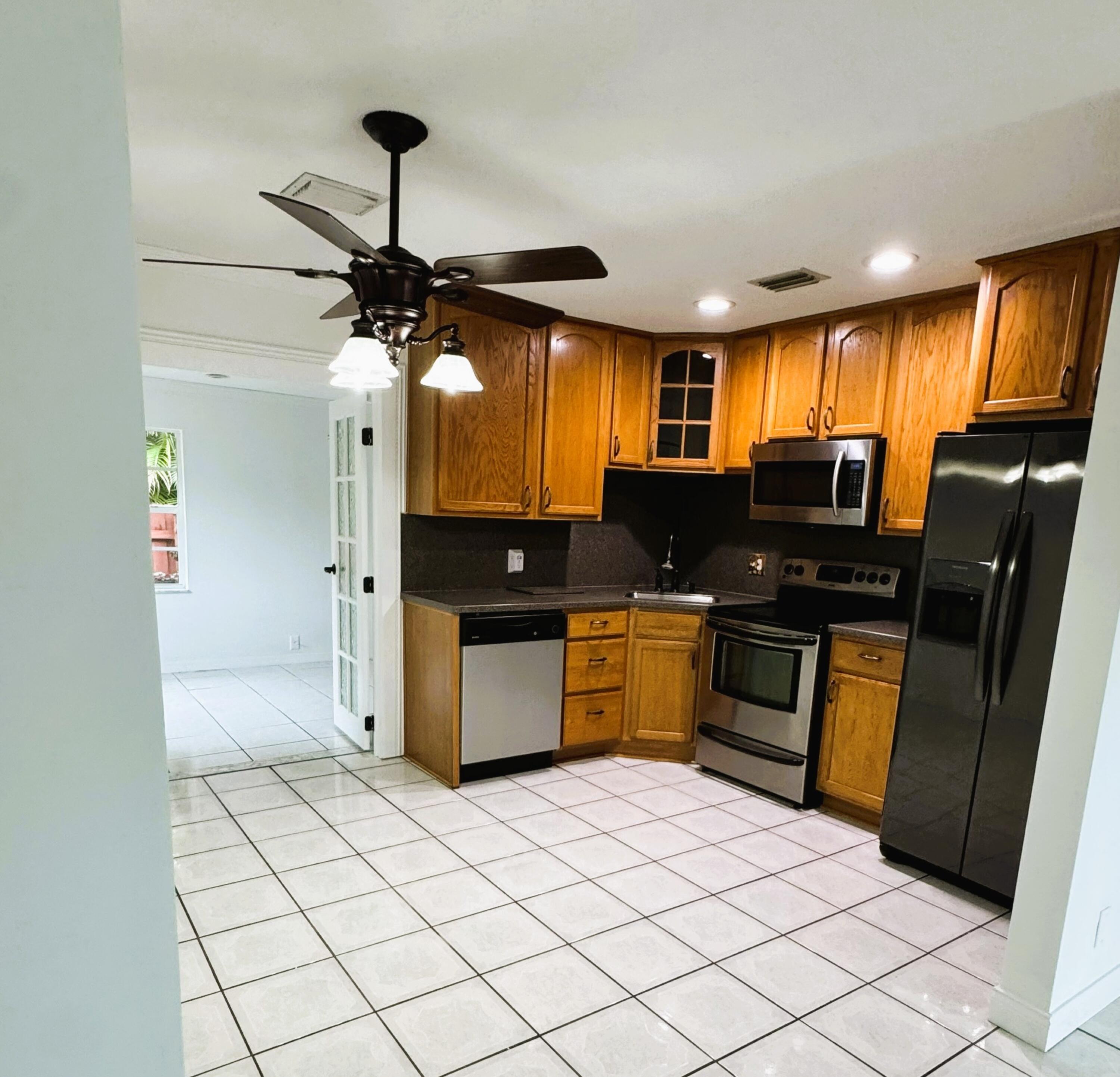 4570 NW 16th Avenue, Tamarac, FL 33309, Tamarac - Photo 4