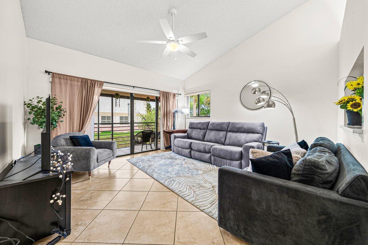 16 Via De Casas Sur 204, Boynton Beach, FL 33426, Boynton Beach - Photo 5