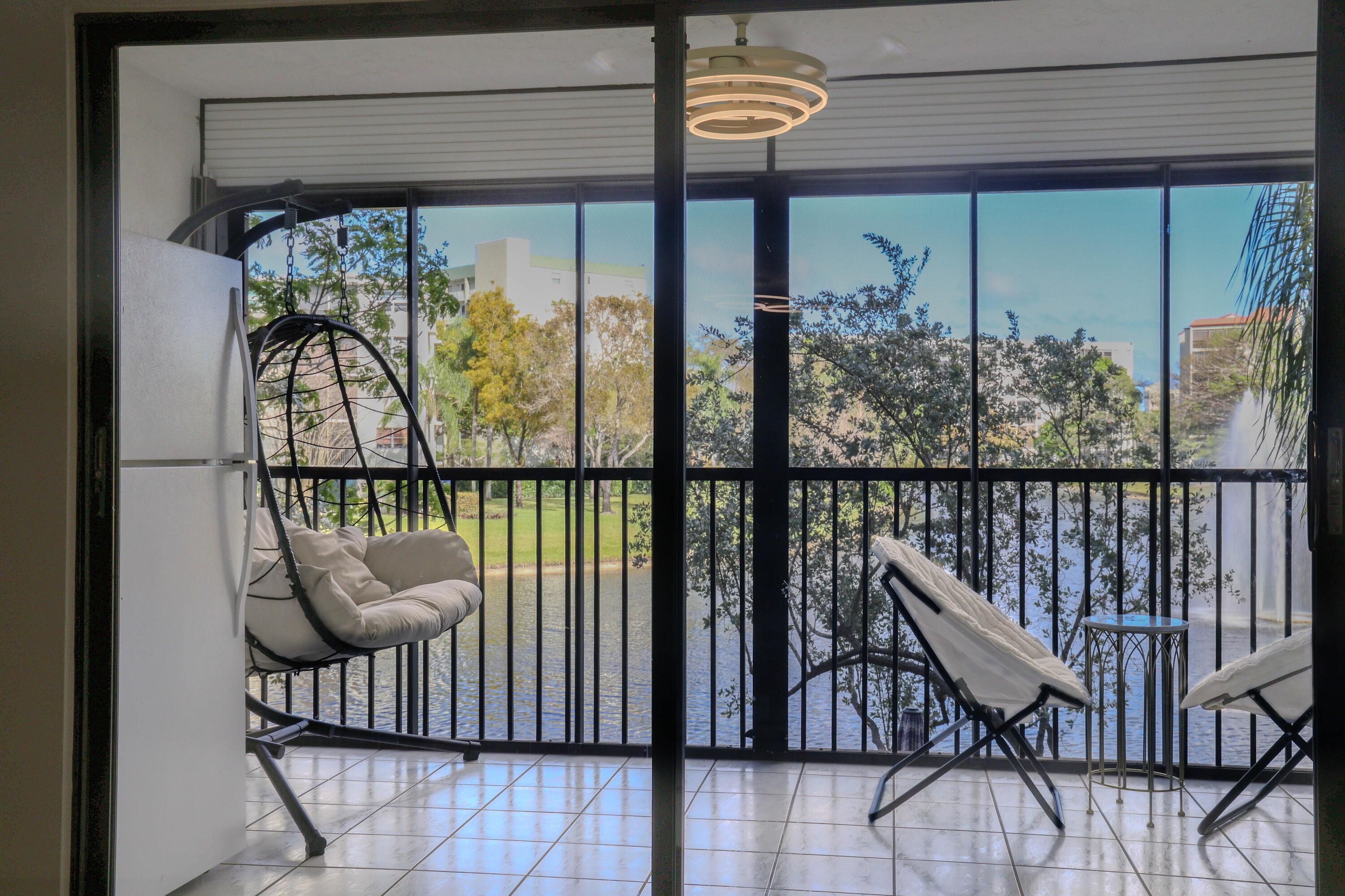 2334 S Cypress Bend Drive 202, Pompano Beach, FL 33069, Pompano Beach - Photo 2