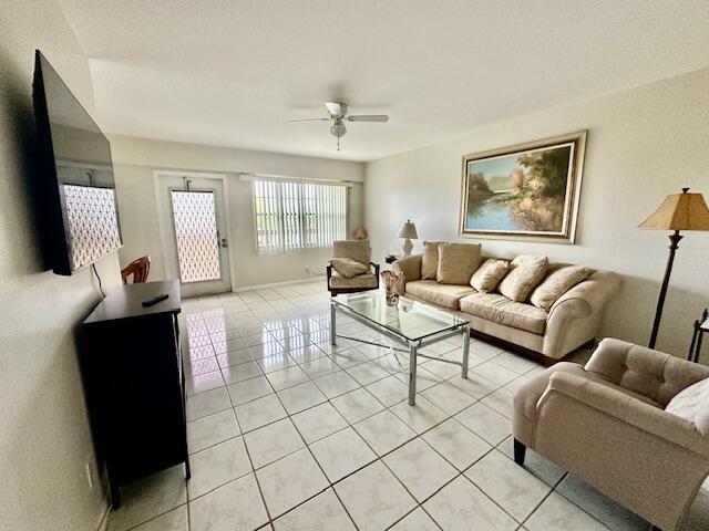 588 Mansfield N, Boca Raton, FL 33434, Boca Raton - Photo 5