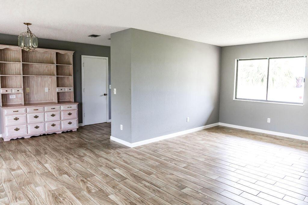 473 SW Whitmore Drive, Port St. Lucie, FL 34984, Port St. Lucie - Photo 4