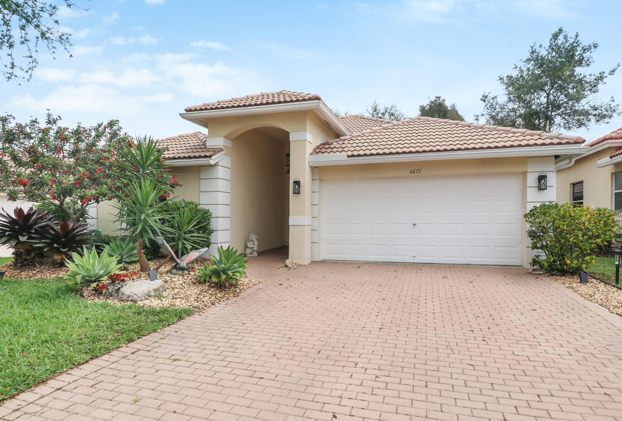 5671 S Fountains Drive S, Lake Worth, FL 33467, Lake Worth - Photo 2