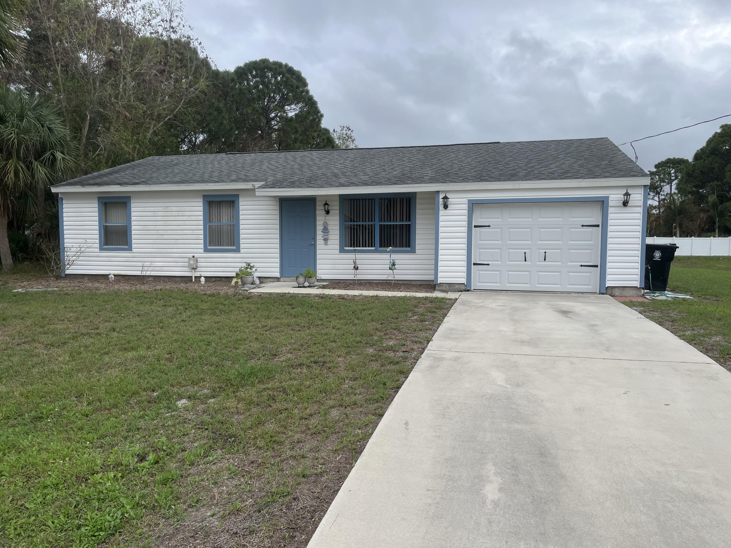 2122 SE Heathwood Circle, Port St. Lucie, FL 34952, Port St. Lucie - Photo 2