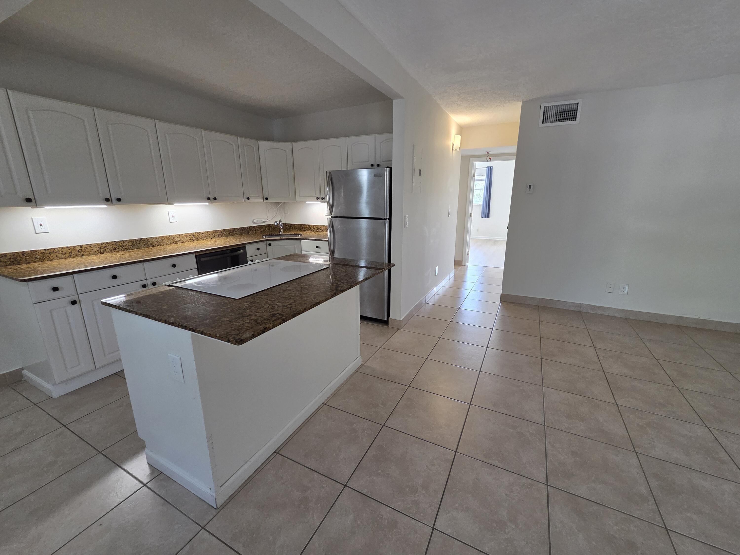 1414 NE 5th Terrace 10, Fort Lauderdale, FL 33304, Fort Lauderdale - Photo 3
