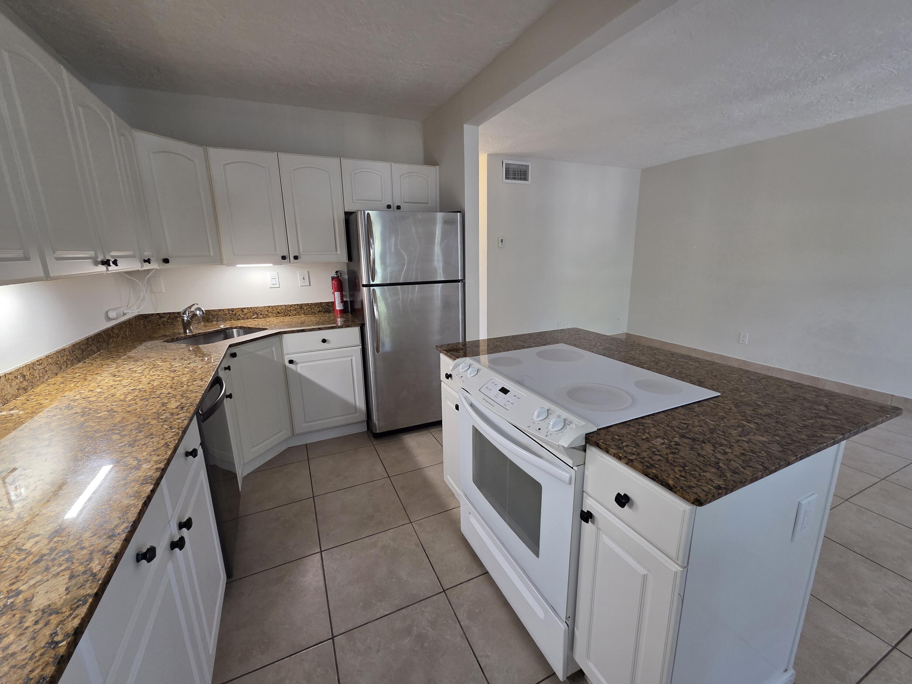 1414 NE 5th Terrace 10, Fort Lauderdale, FL 33304, Fort Lauderdale - Photo 4