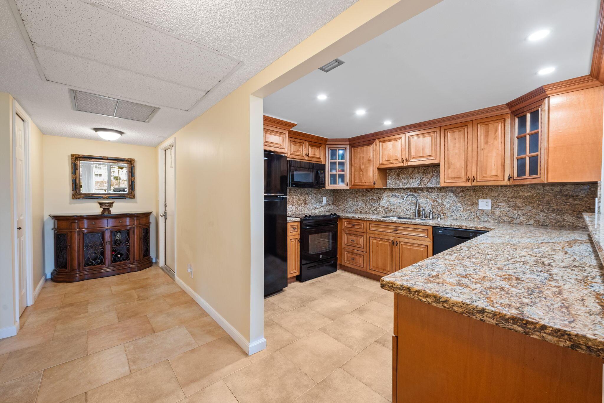 2651 S Palm Aire Drive 101, Pompano Beach, FL 33069, Pompano Beach - Photo 3