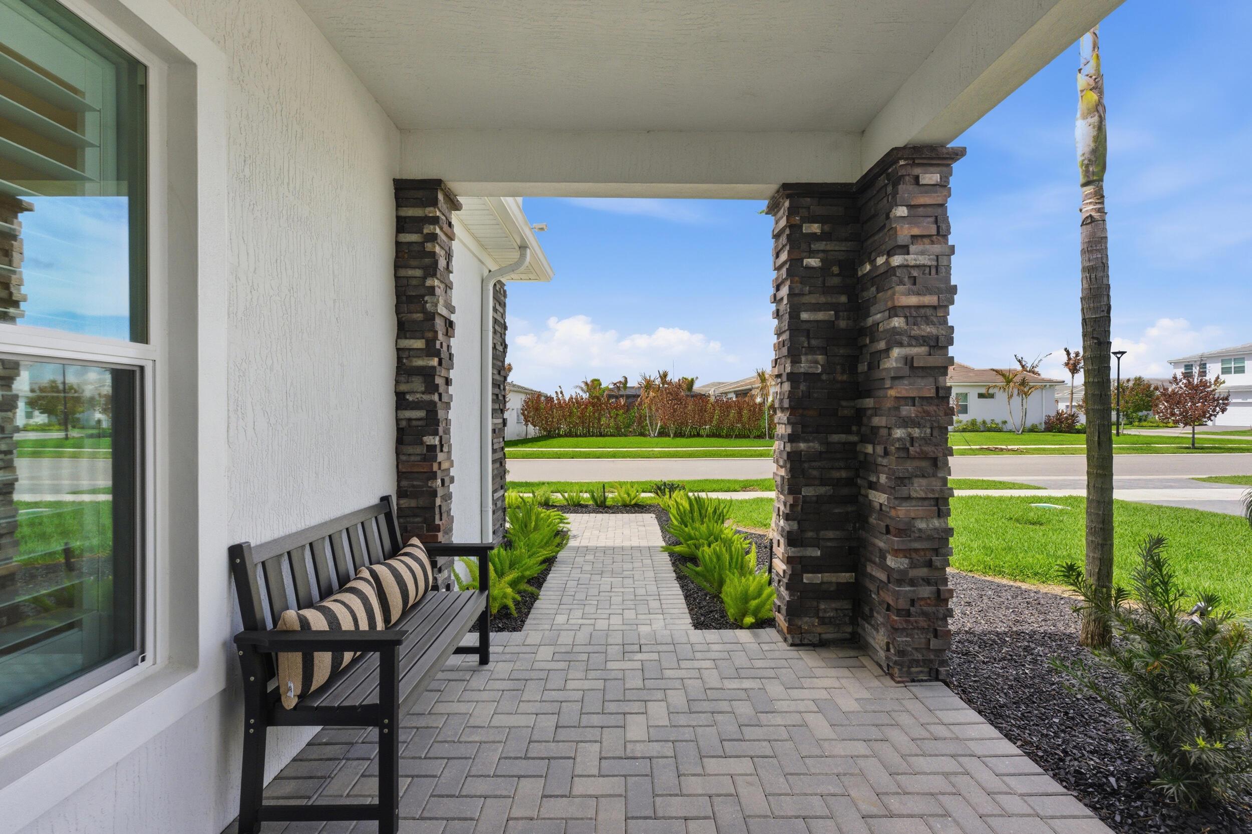 10639 Vineyard Drive, Port St. Lucie, FL 34987, Port St. Lucie - Photo 4
