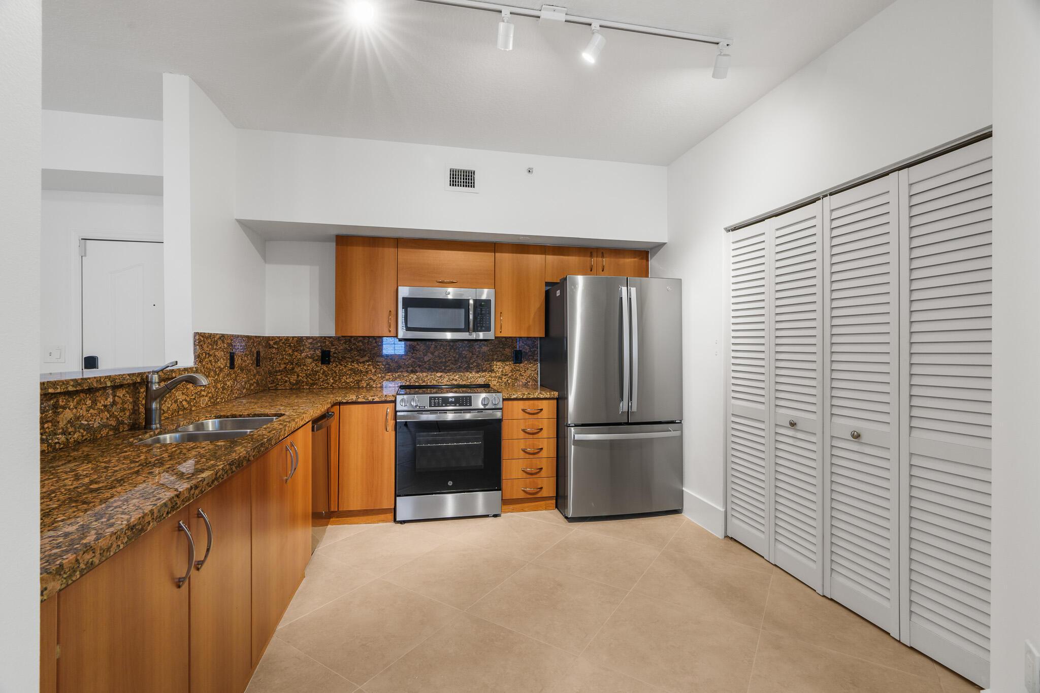 250 NE 3rd Avenue 1207, Delray Beach, FL 33444, Delray Beach - Photo 3