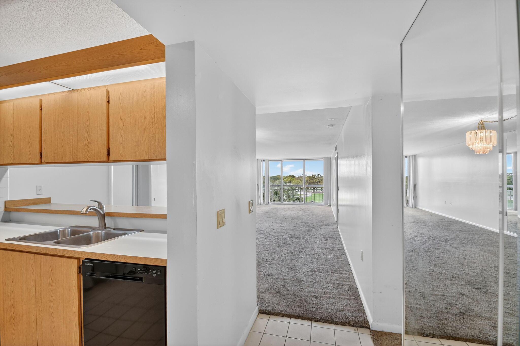 2421 Village Boulevard 406, West Palm Beach, FL 33409, West Palm Beach - Photo 3