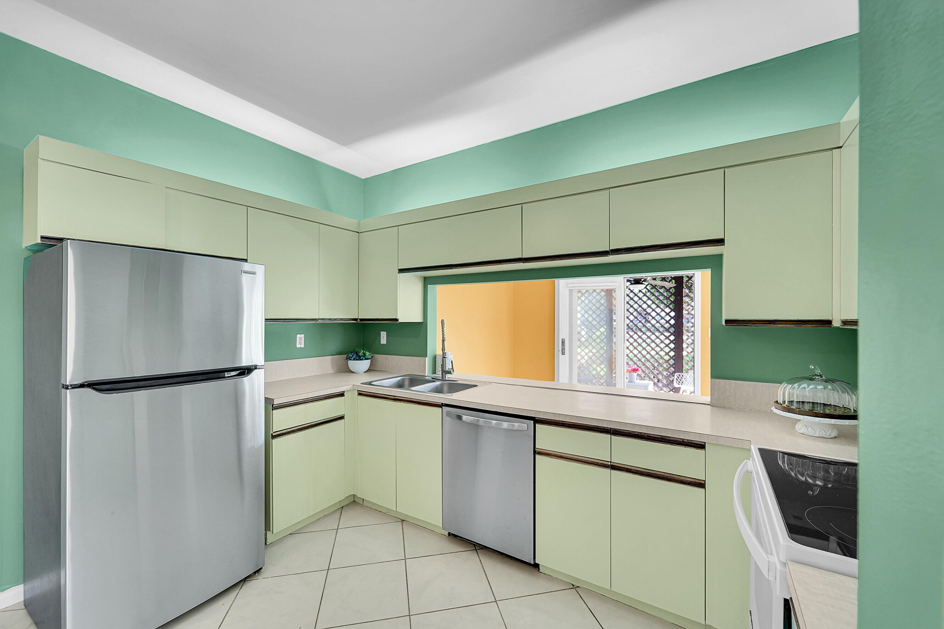 100 E Hemingway Circle, Margate, FL 33063, Margate - Photo 3