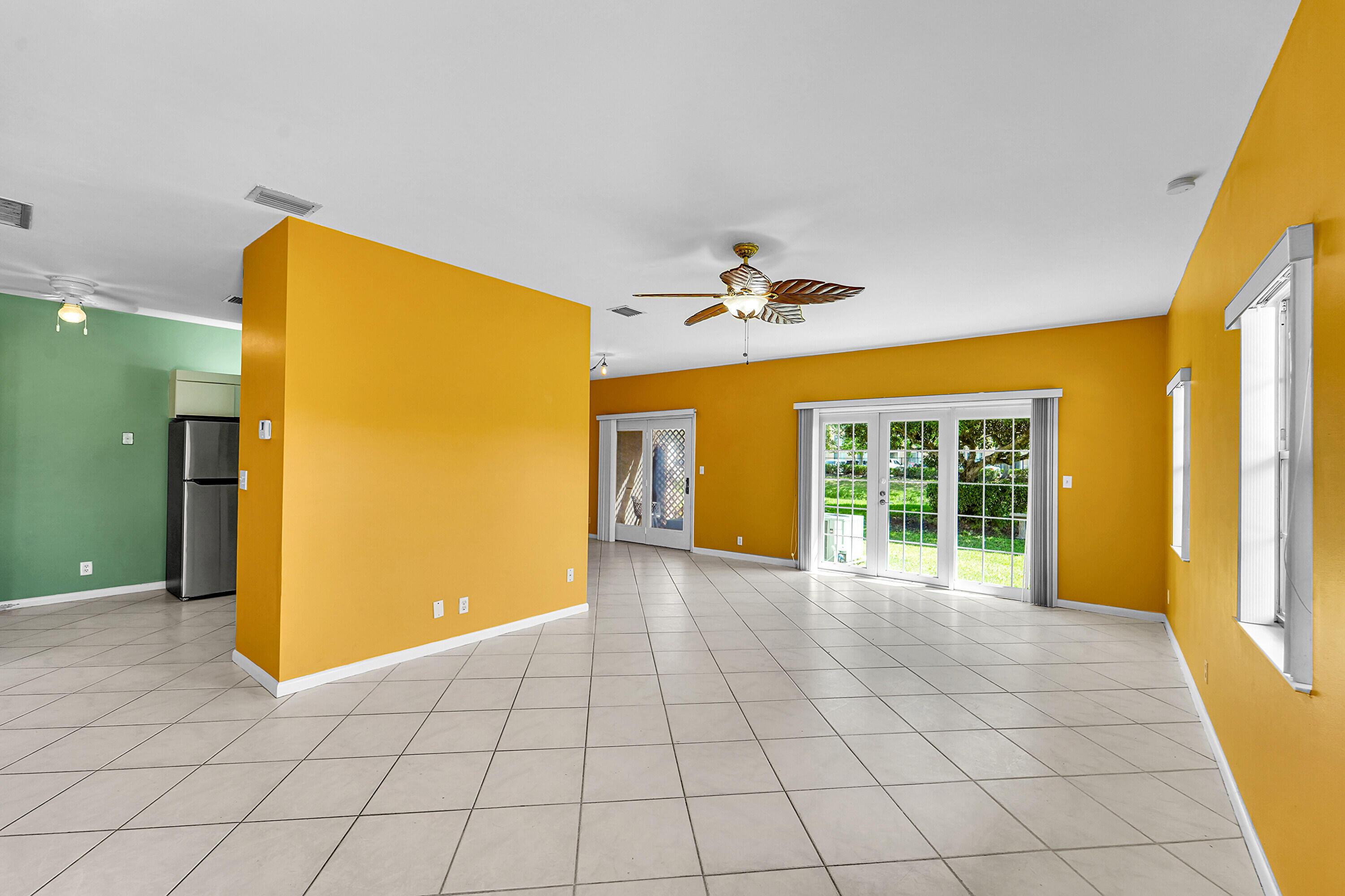 100 E Hemingway Circle, Margate, FL 33063, Margate - Photo 2