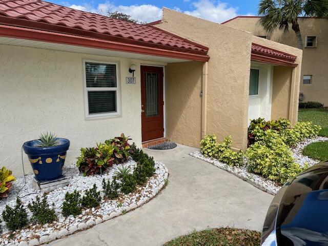 307 Lake Evelyn Drive, West Palm Beach, FL 33411, West Palm Beach - Photo 2