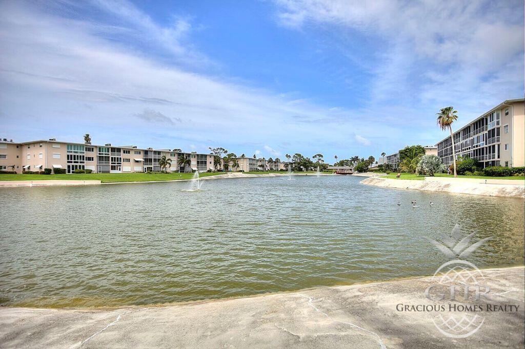2562 N Garden Dr Drive N 305, Lake Worth, FL 33461, Lake Worth - Photo 2