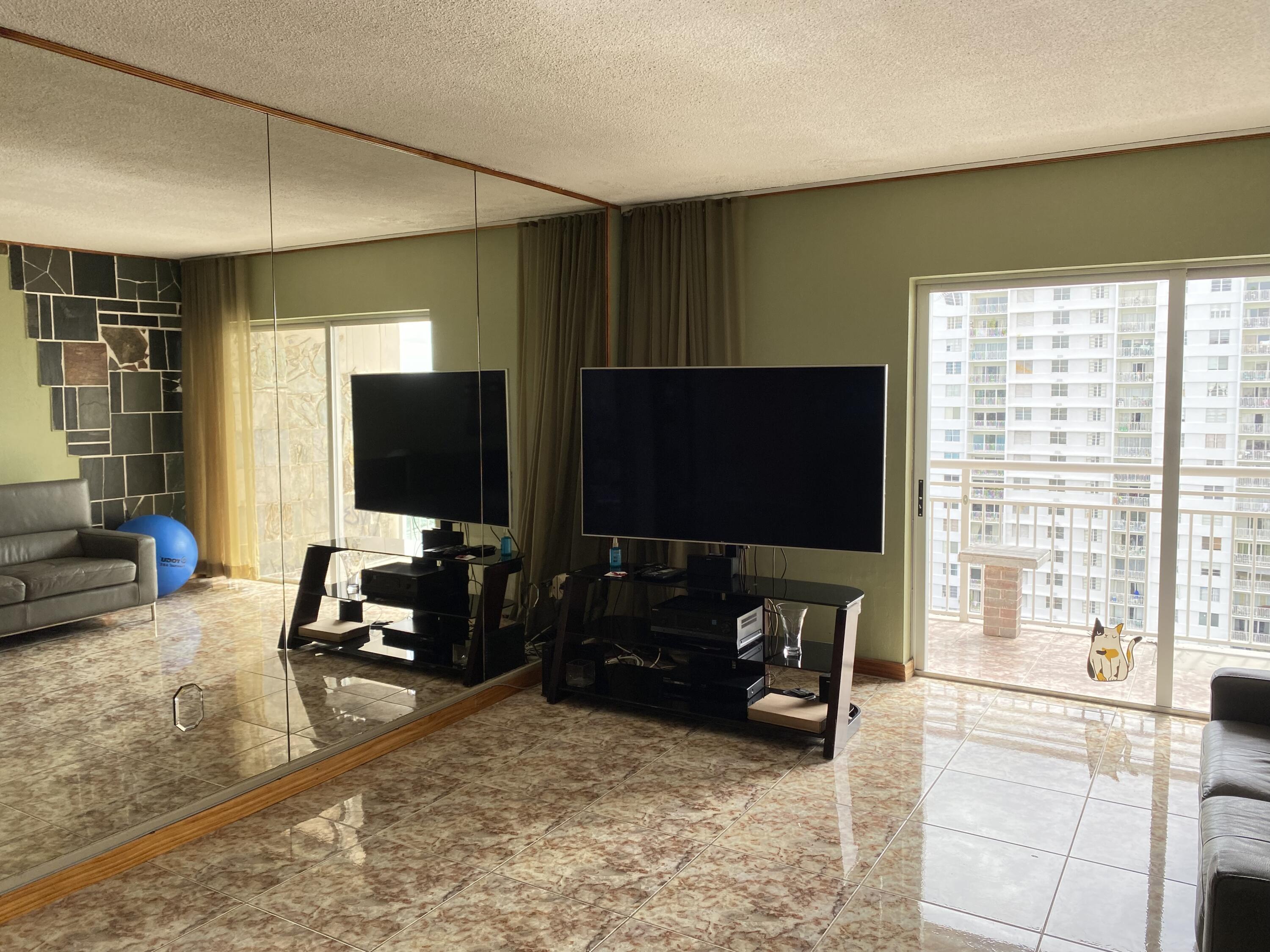 400 Kings Point Drive 1423, Sunny Isles Beach, FL 33160, Sunny Isles Beach - Photo 2
