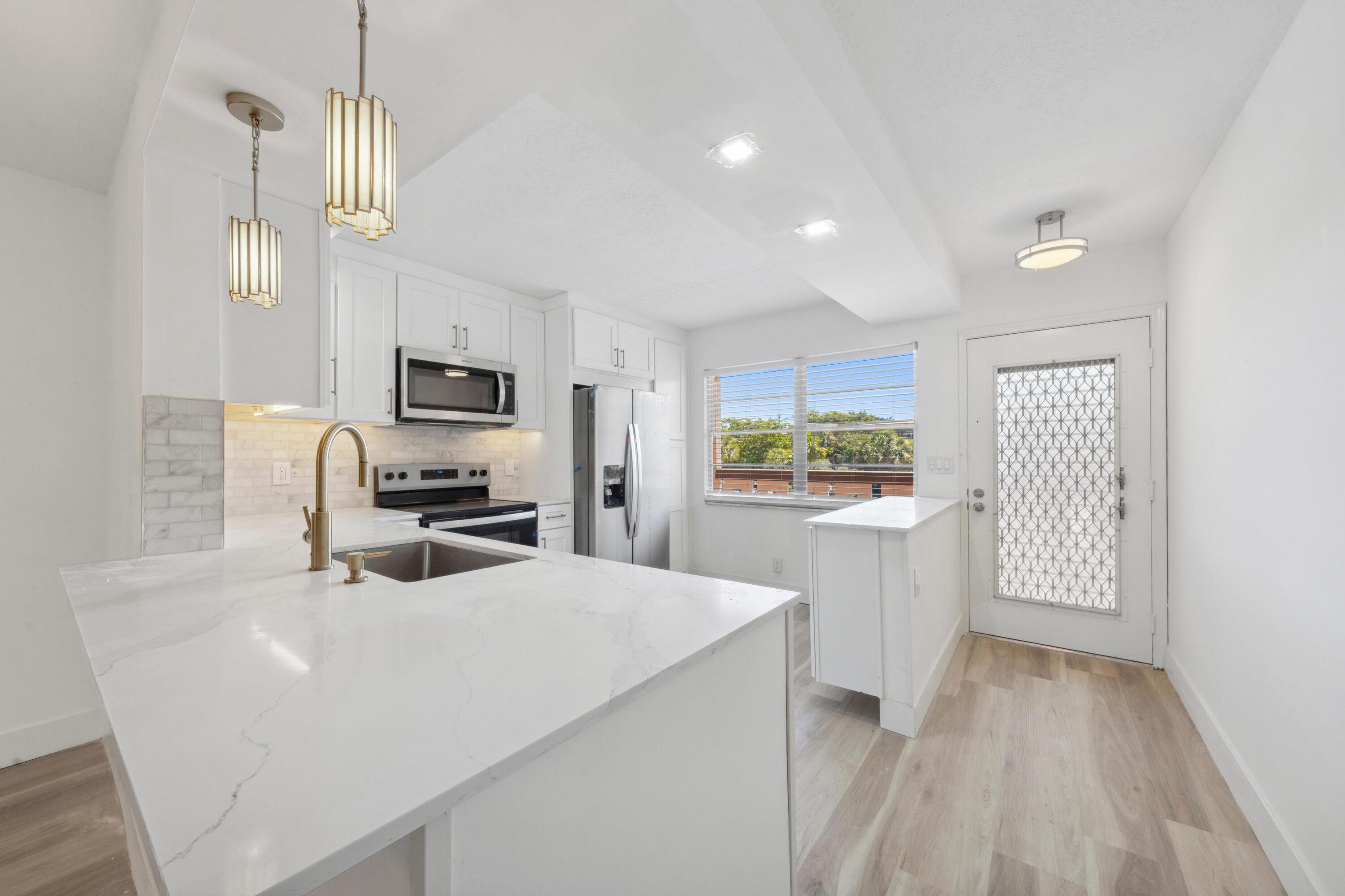 3201 Portofino Point D3, Coconut Creek, FL 33066, Coconut Creek - Photo 5
