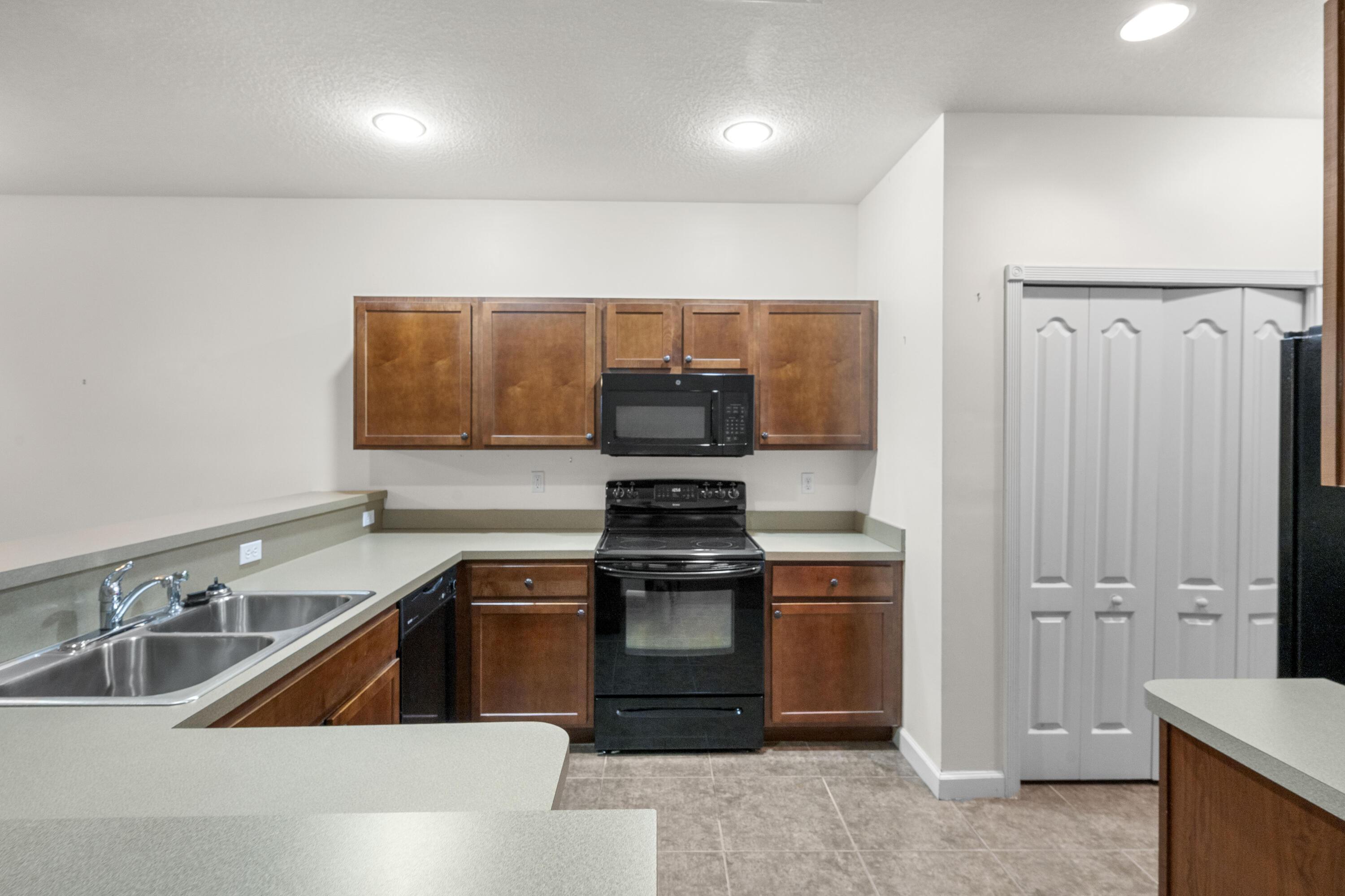 2545 Creekside Drive, Fort Pierce, FL 34981, Fort Pierce - Photo 3