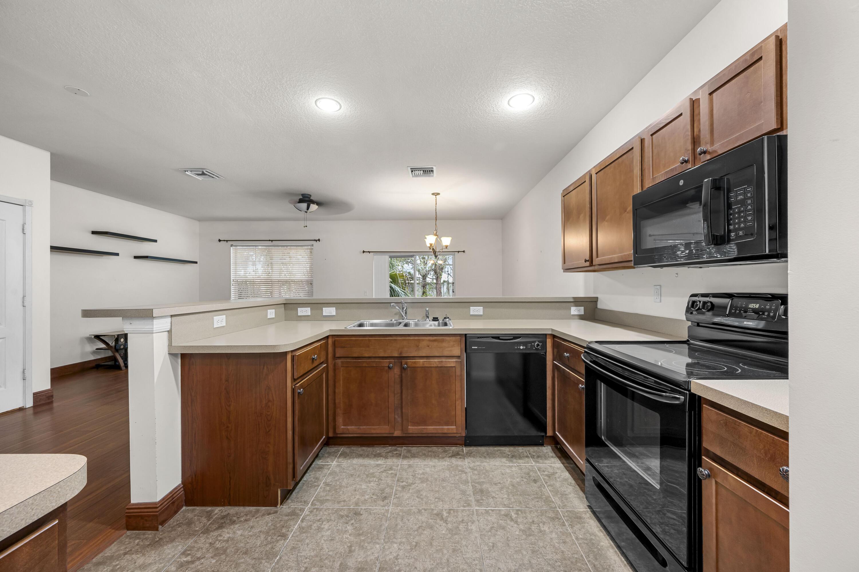 2545 Creekside Drive, Fort Pierce, FL 34981, Fort Pierce - Photo 5