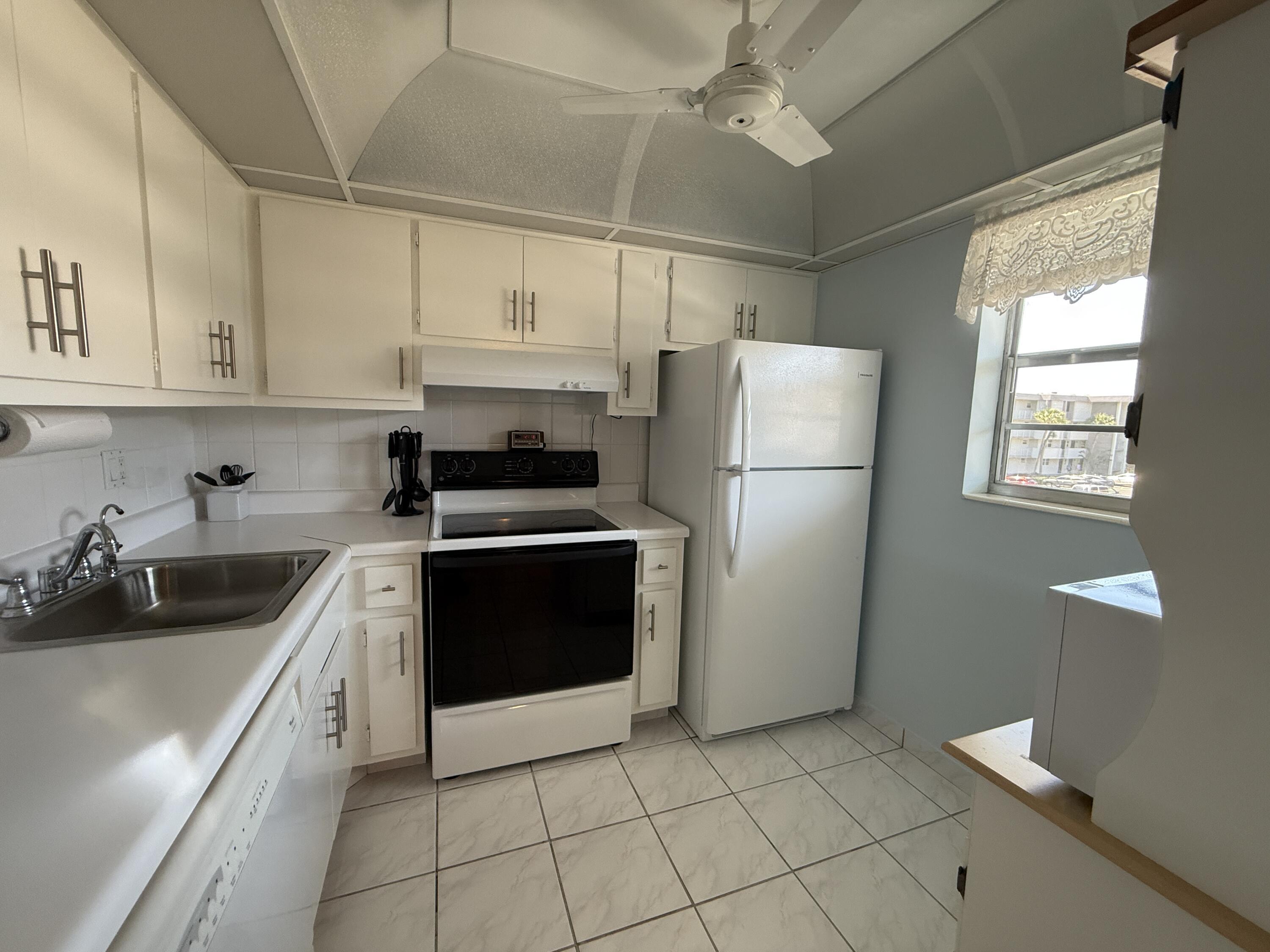 2861 NW 47th Terrace 304b, Lauderdale Lakes, FL 33313, Lauderdale Lakes - Photo 5