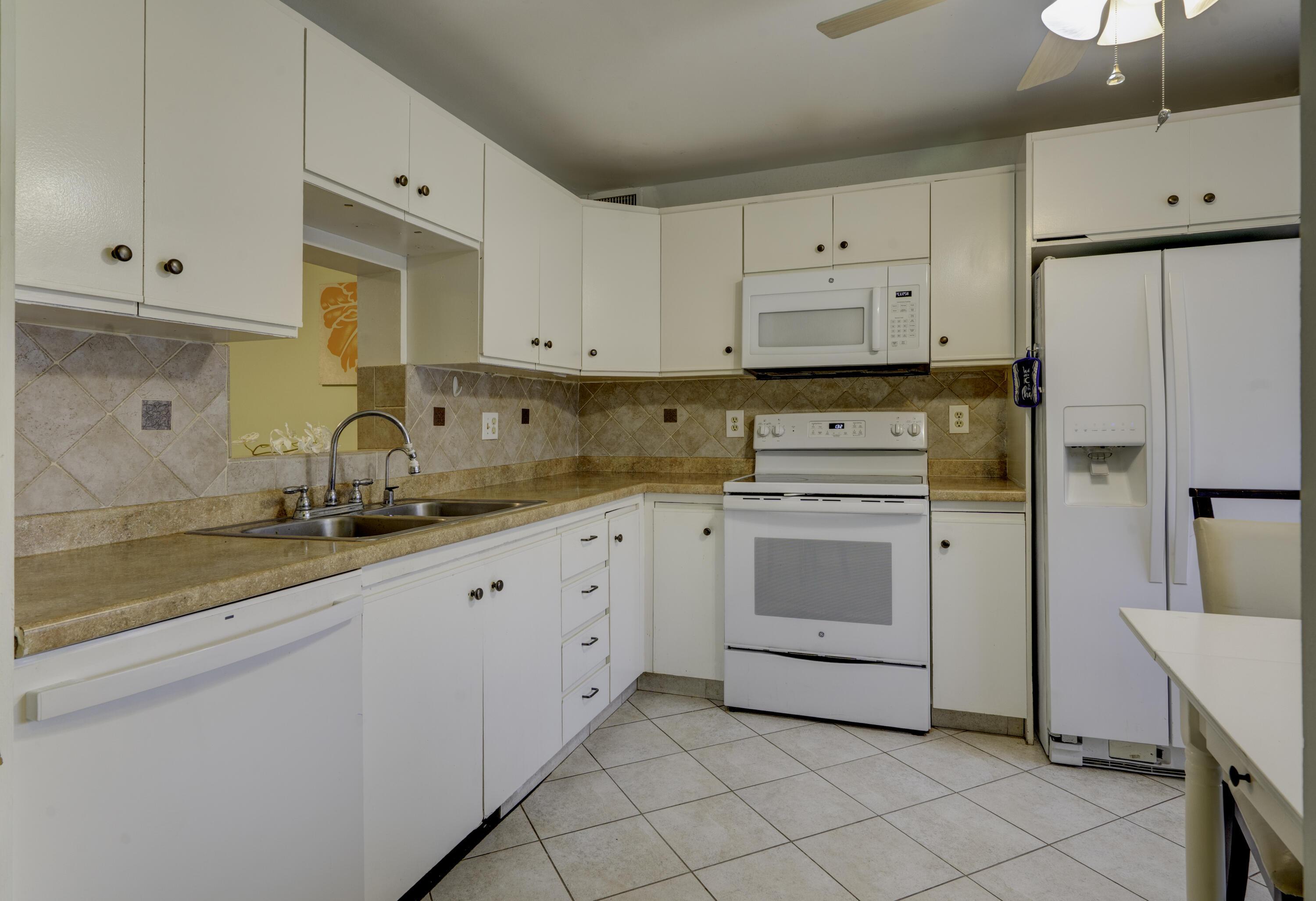 3102 Portofino Point K3, Coconut Creek, FL 33066, Coconut Creek - Photo 3