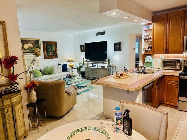 1150 NW 30th Court NW 203, Wilton Manors, FL 33311, Wilton Manors - Photo 3