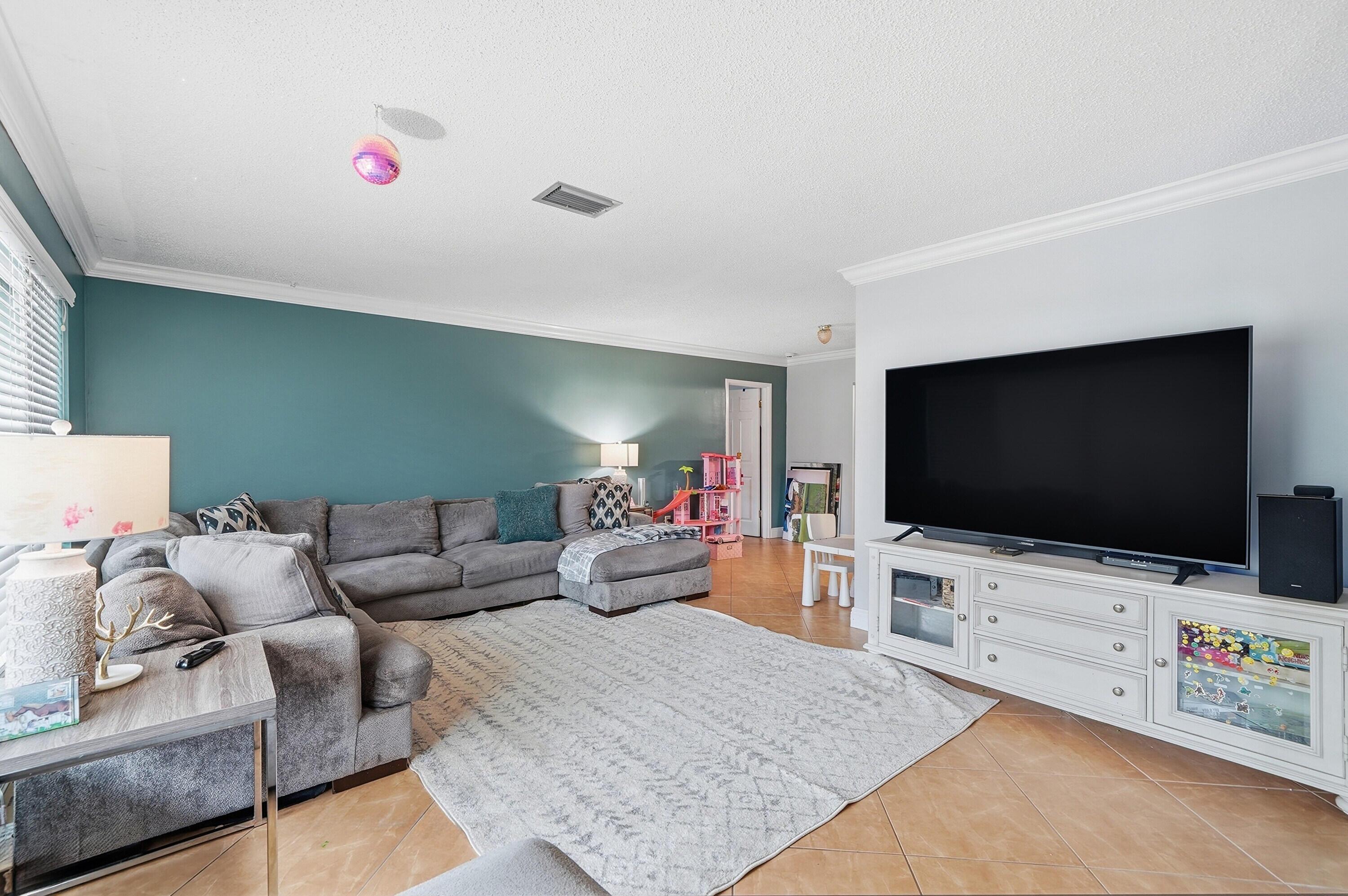 2301 NW 37th Avenue, Lauderdale Lakes, FL 33311, Lauderdale Lakes - Photo 4