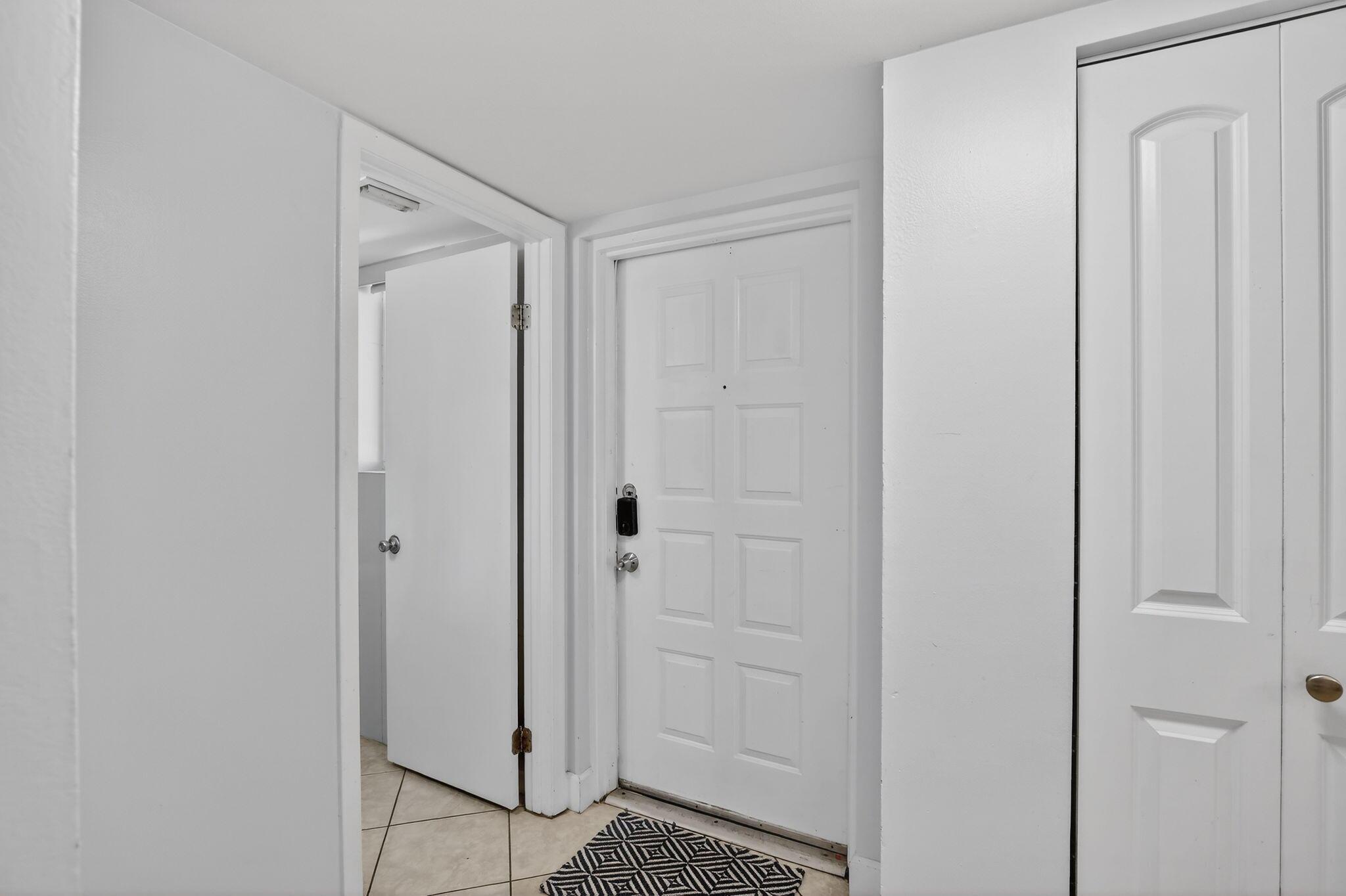 807 NW 91st Terrace NW 807, Plantation, FL 33324, Plantation - Photo 3