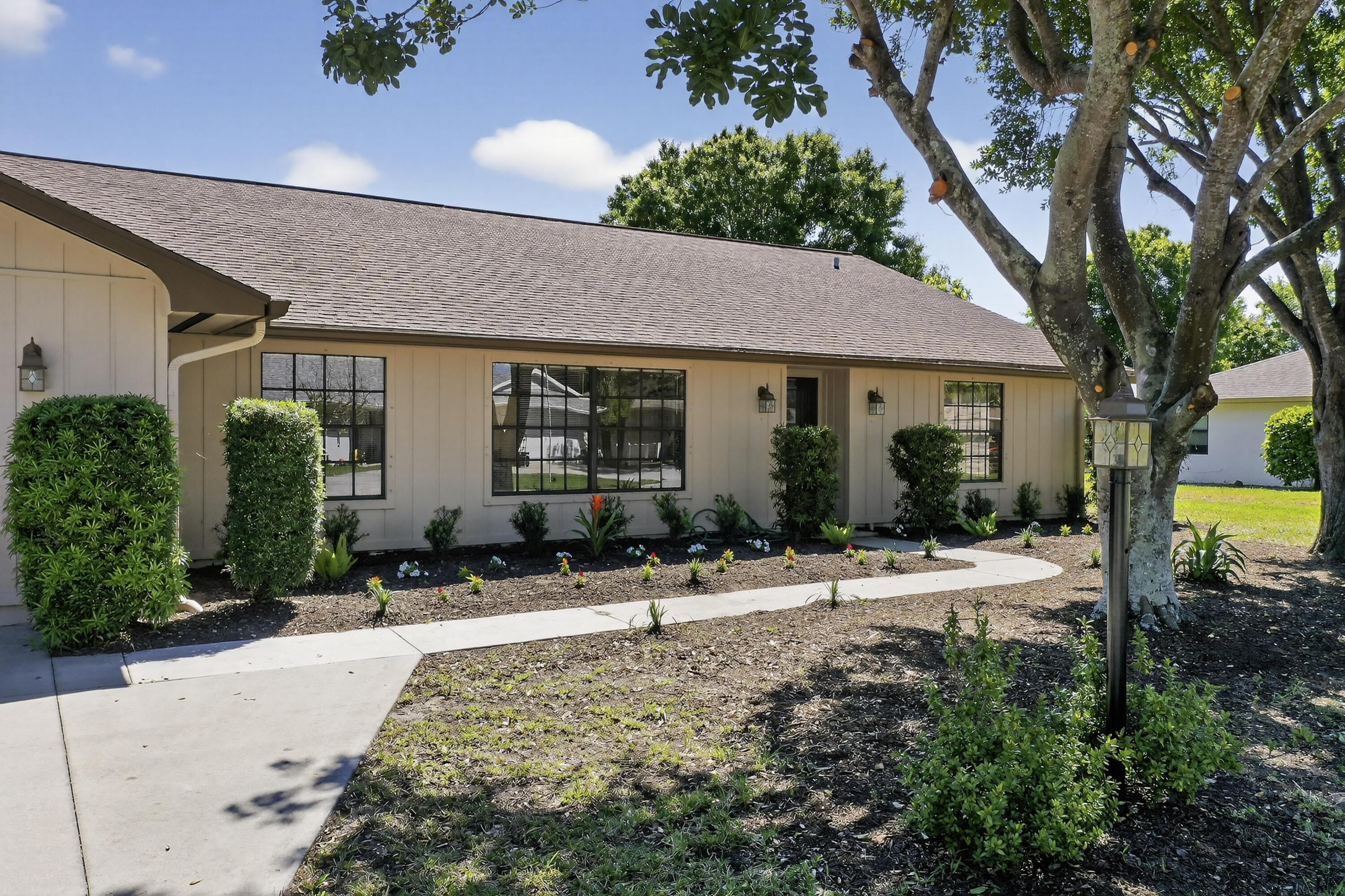 560 W Forest Trail, Vero Beach, FL 32962, Vero Beach - Photo 3