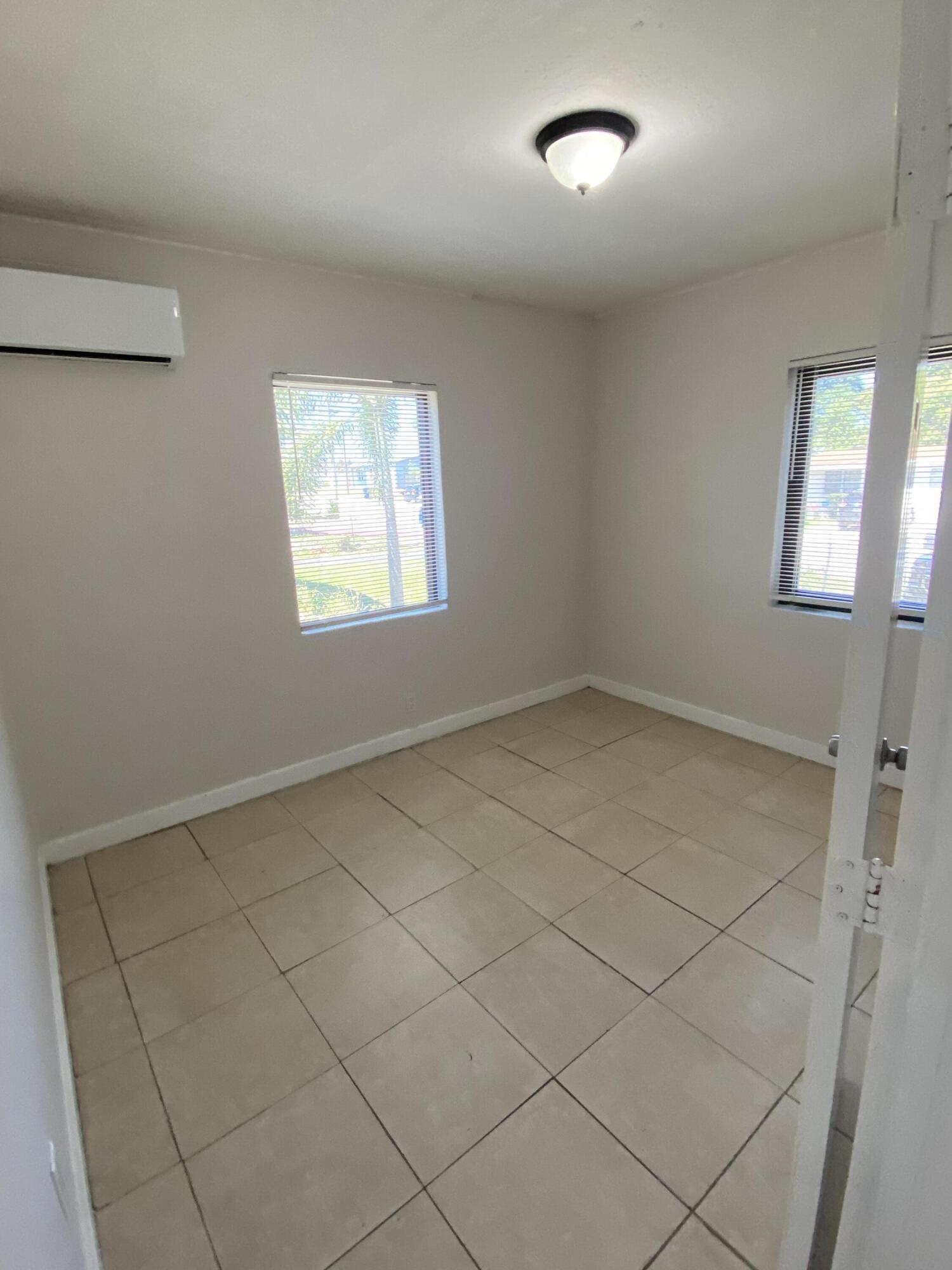 1257 W 35th Street, Riviera Beach, FL 33404, Riviera Beach - Photo 4