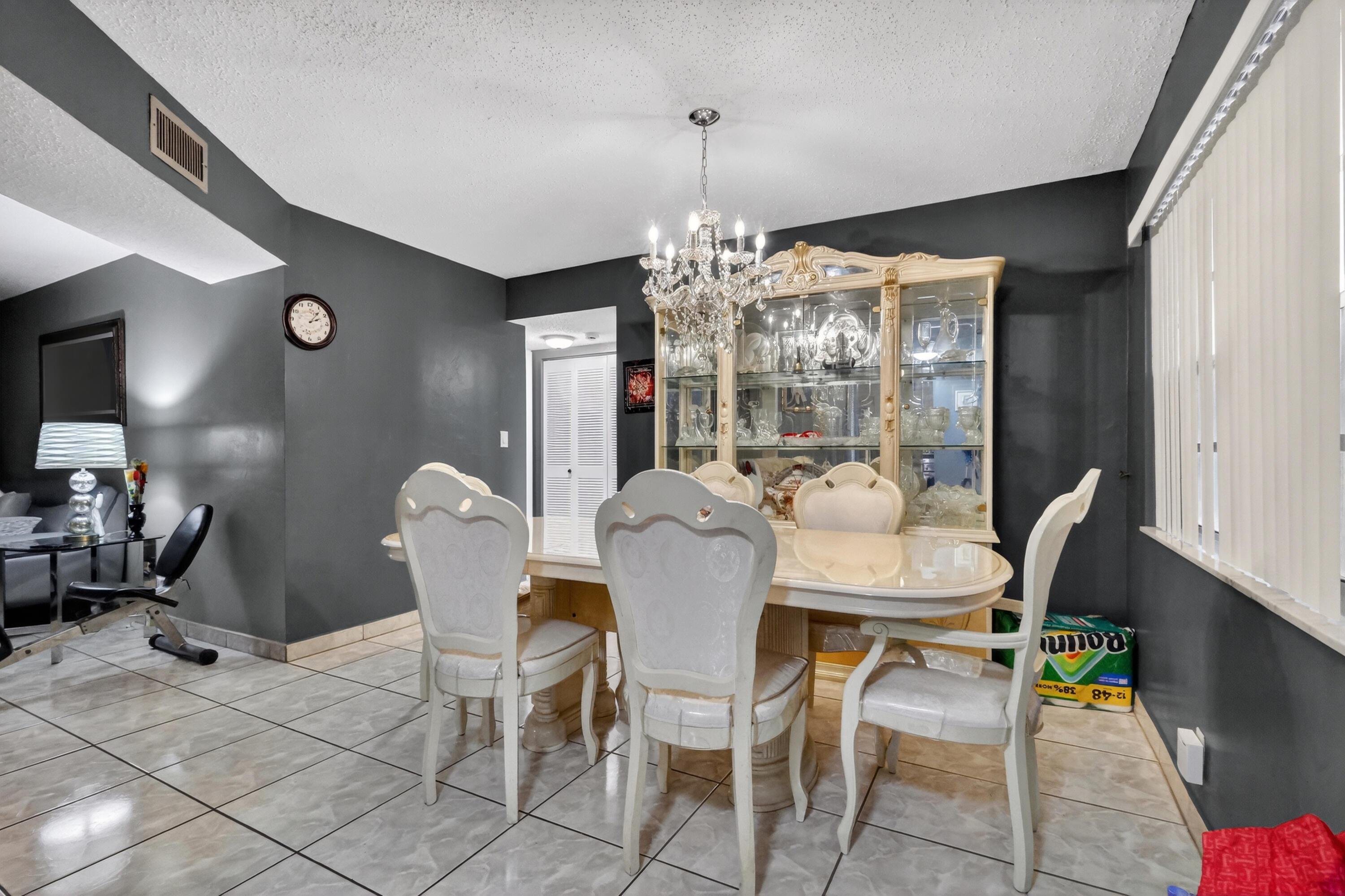 3990 NW 42nd Avenue Apt 304, Lauderdale Lakes, FL 33319, Lauderdale Lakes - Photo 2