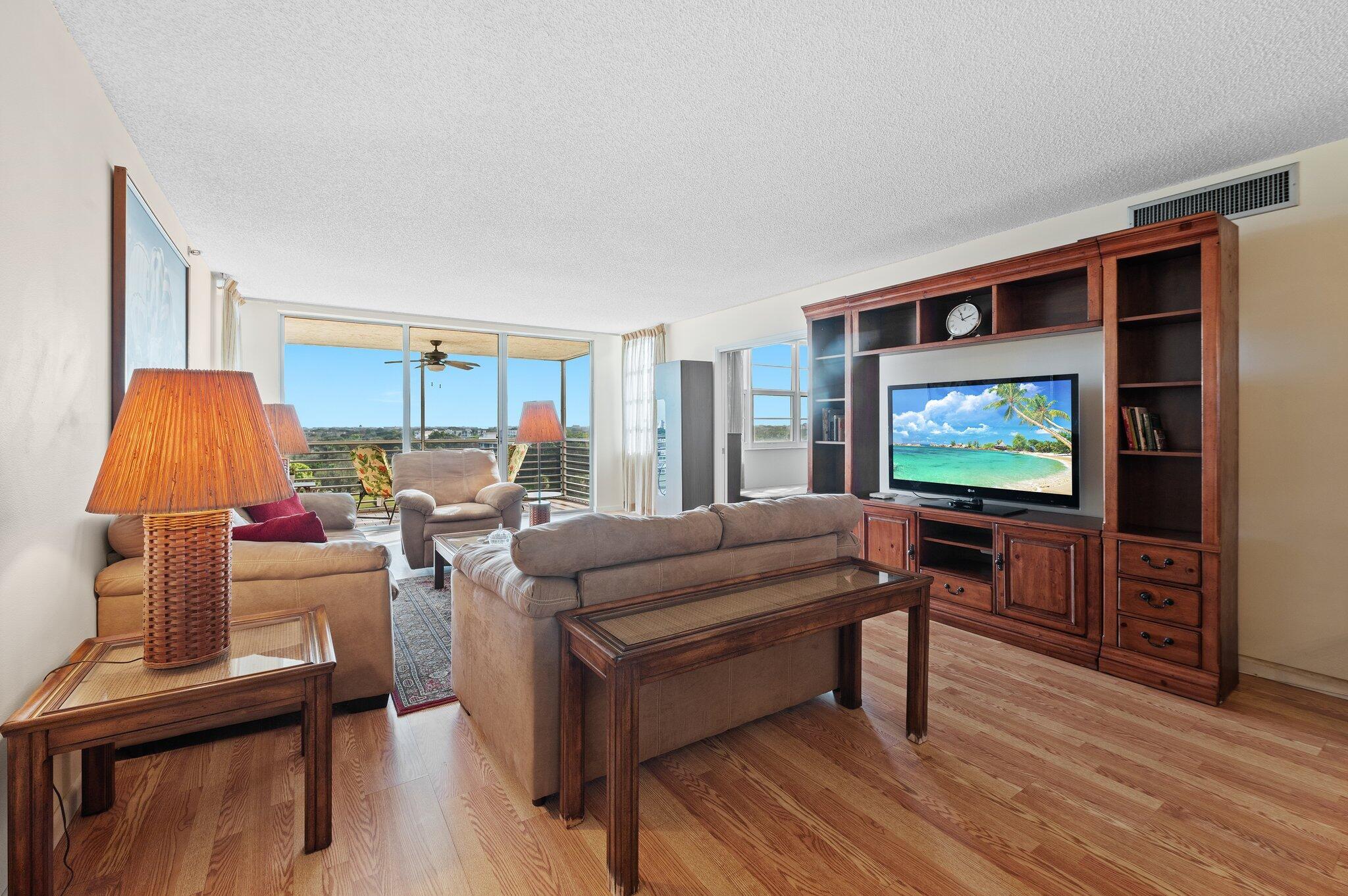 3520 Oaks Way 903, Pompano Beach, FL 33069, Pompano Beach - Photo 5