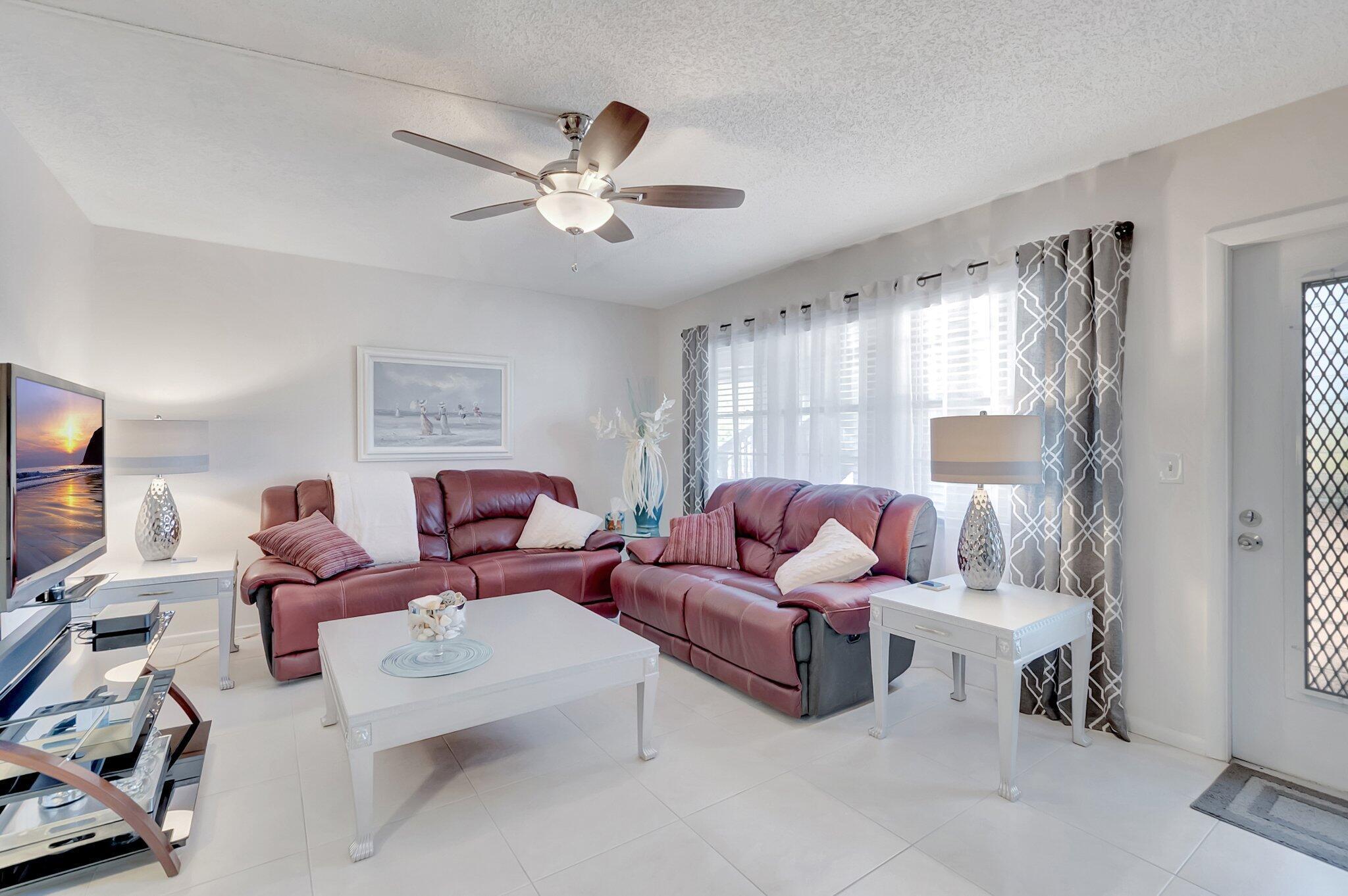2051 Cambridge C, Deerfield Beach, FL 33442, Deerfield Beach - Photo 2