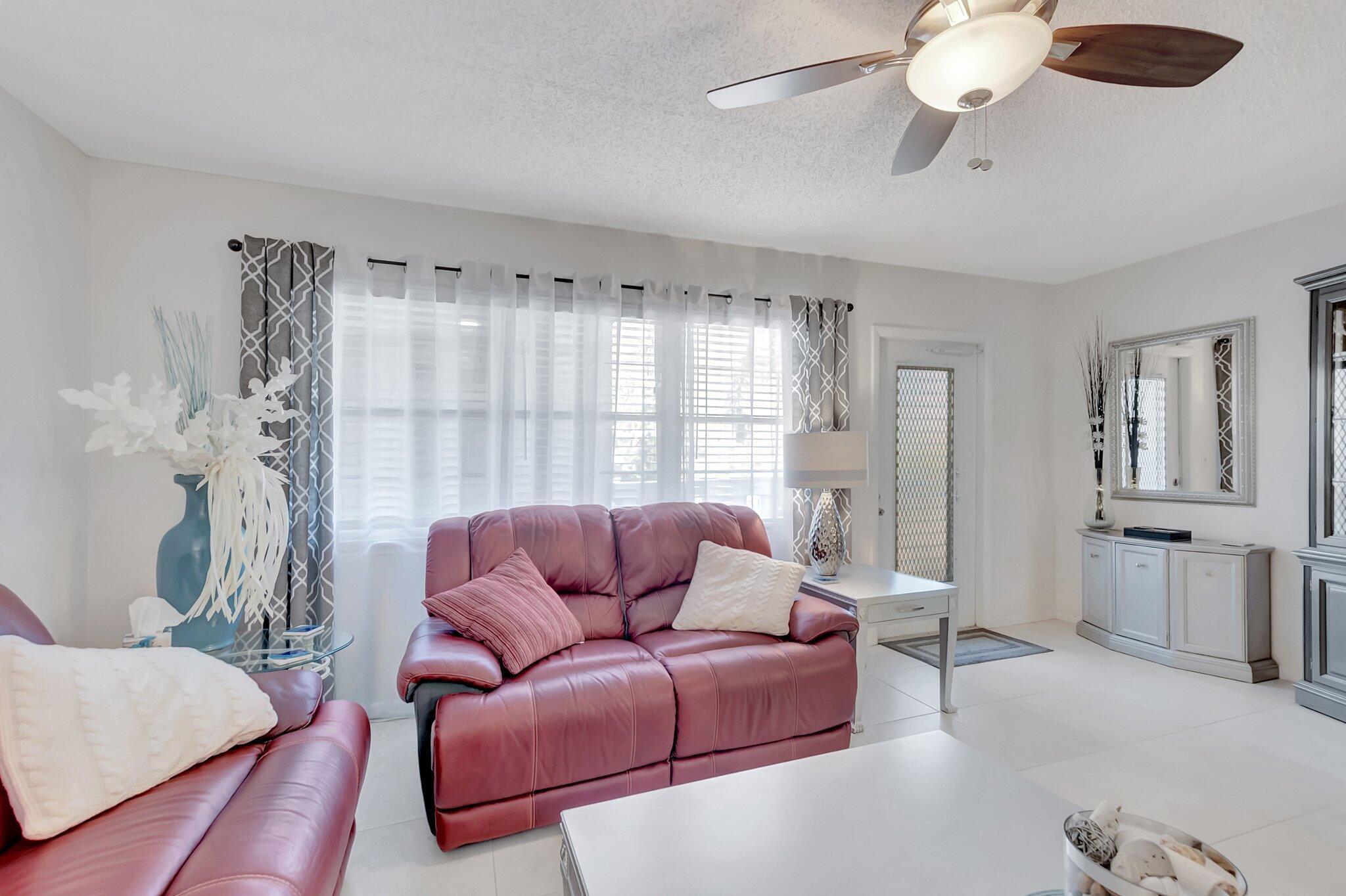 2051 Cambridge C, Deerfield Beach, FL 33442, Deerfield Beach - Photo 4