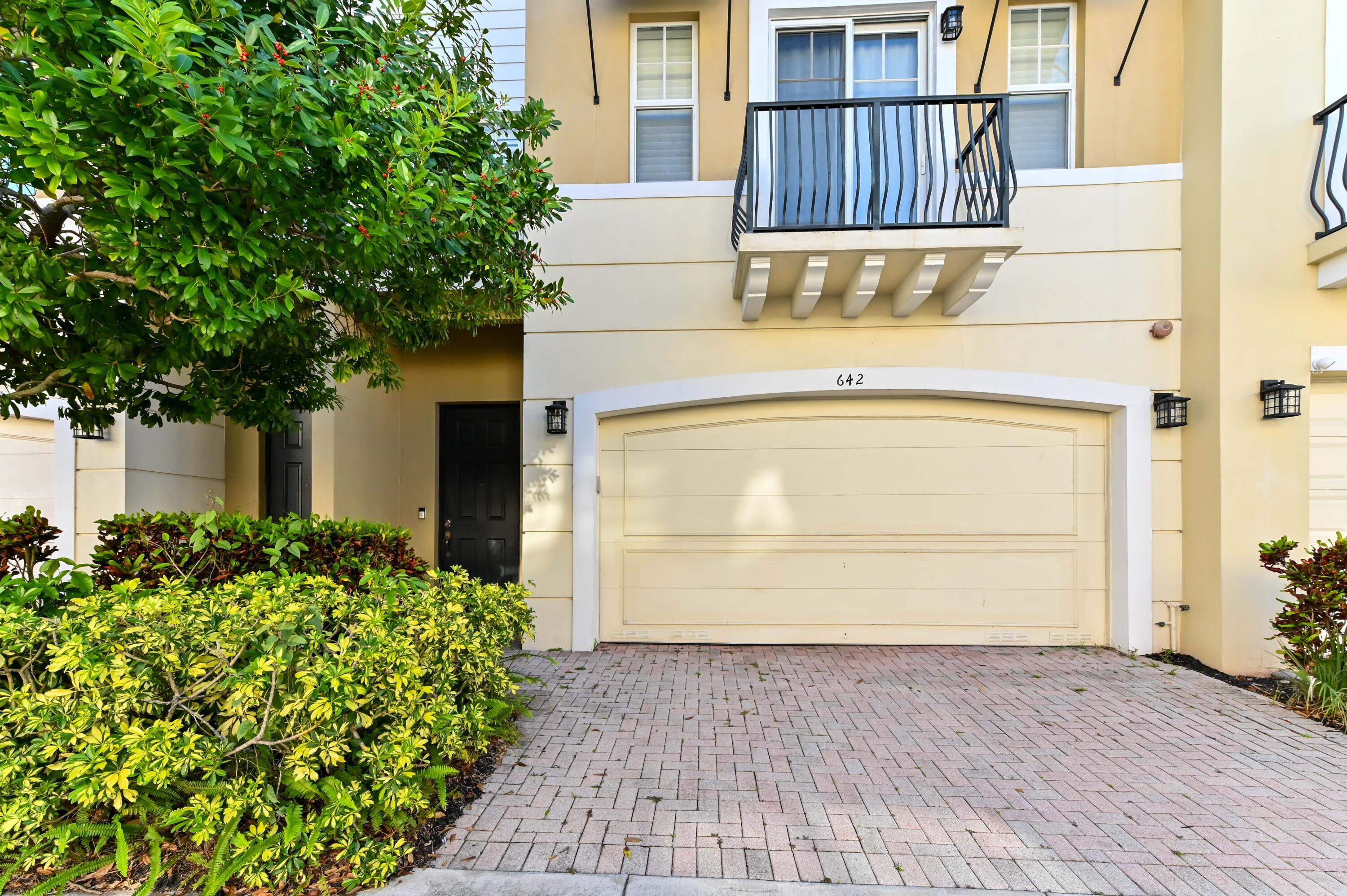 642 NW 38th Circle, Boca Raton, FL 33431, Boca Raton - Photo 2