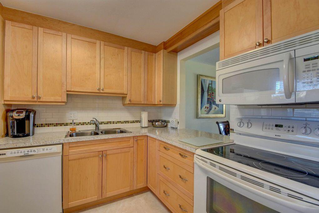 307 Lake Evelyn Drive, West Palm Beach, FL 33411, West Palm Beach - Photo 4