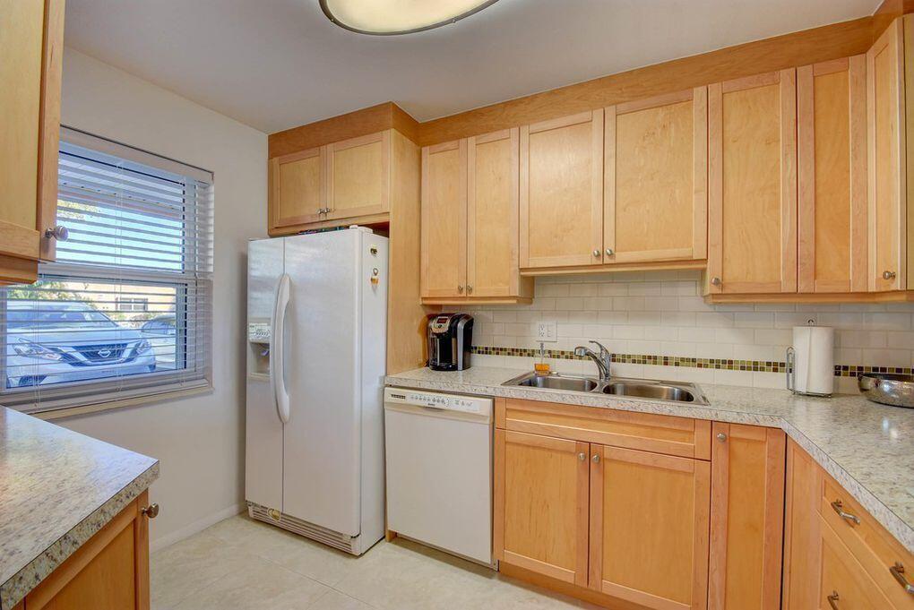 307 Lake Evelyn Drive, West Palm Beach, FL 33411, West Palm Beach - Photo 5