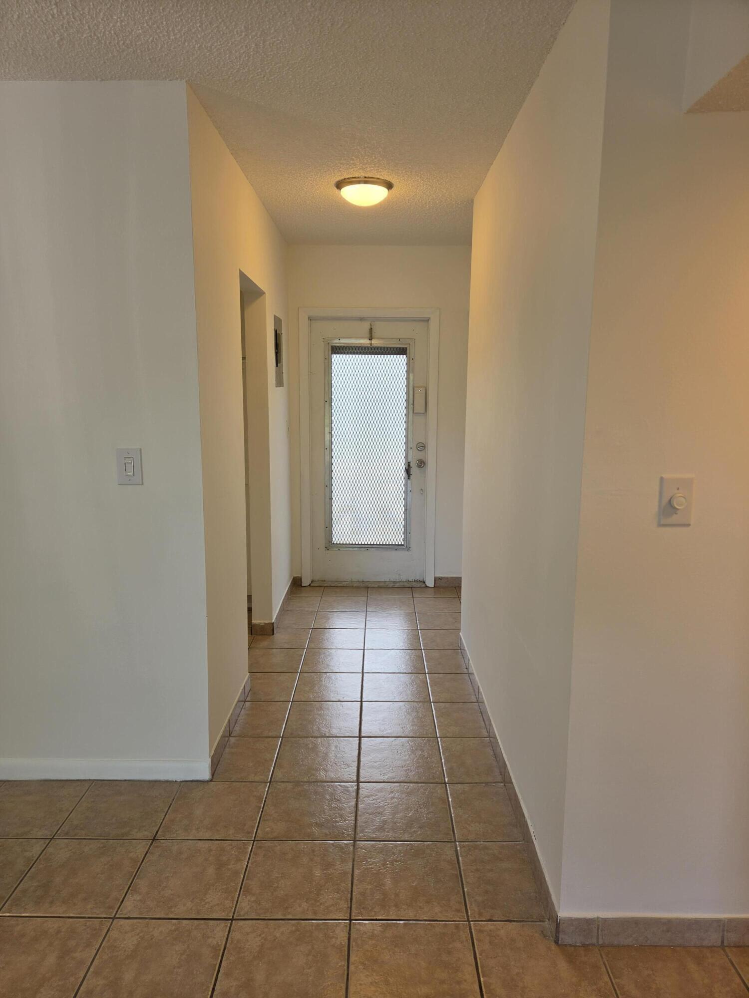 3400 NW 48th Avenue 512, Lauderdale Lakes, FL 33319, Lauderdale Lakes - Photo 3