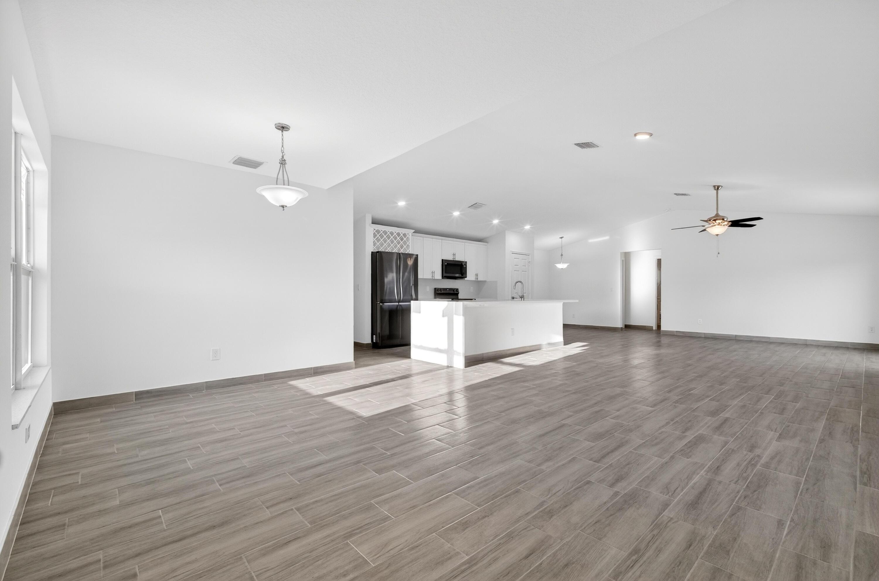 8316 103rd Avenue, Vero Beach, FL 32967, Vero Beach - Photo 3