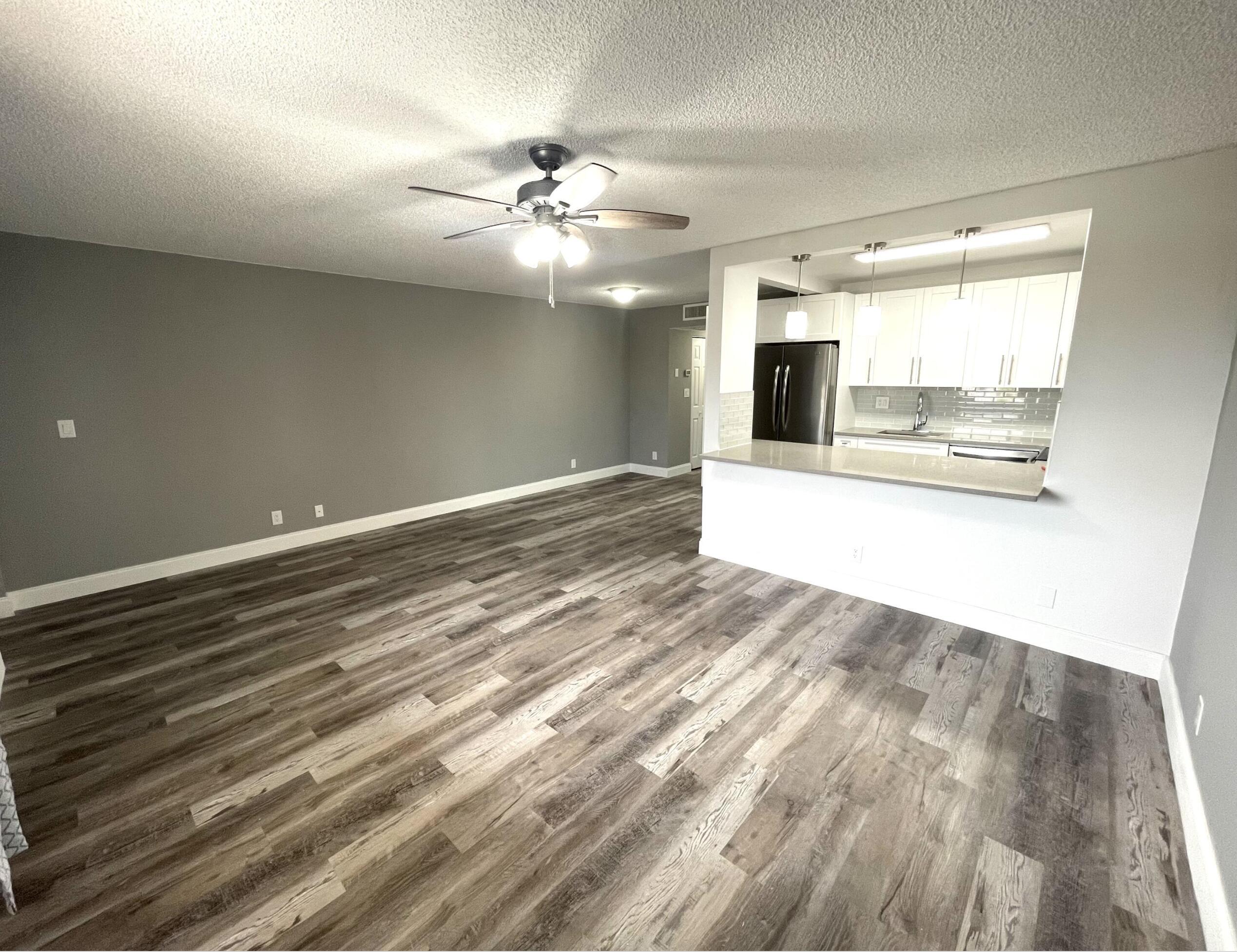 700 Village Green Court 319, Palm Springs, FL 33461, Palm Springs - Photo 3