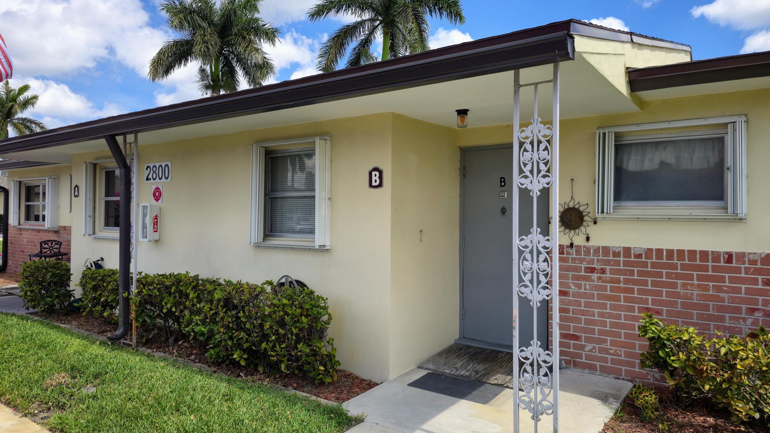 2800 Ashley Drive E B, West Palm Beach, FL 33415, West Palm Beach - Photo 2