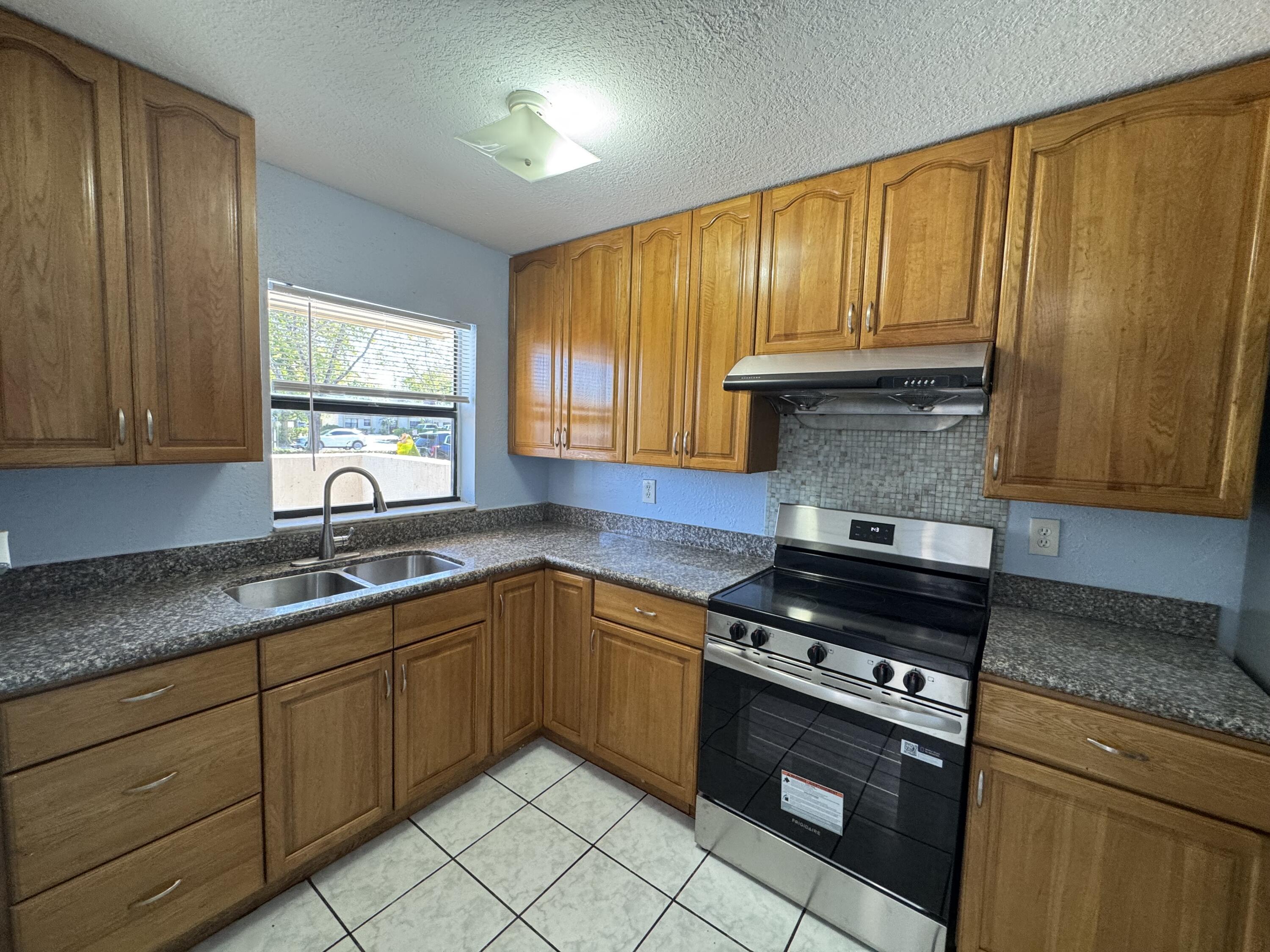10987 Royal Palm Boulevard 9, Coral Springs, FL 33065, Coral Springs - Photo 5