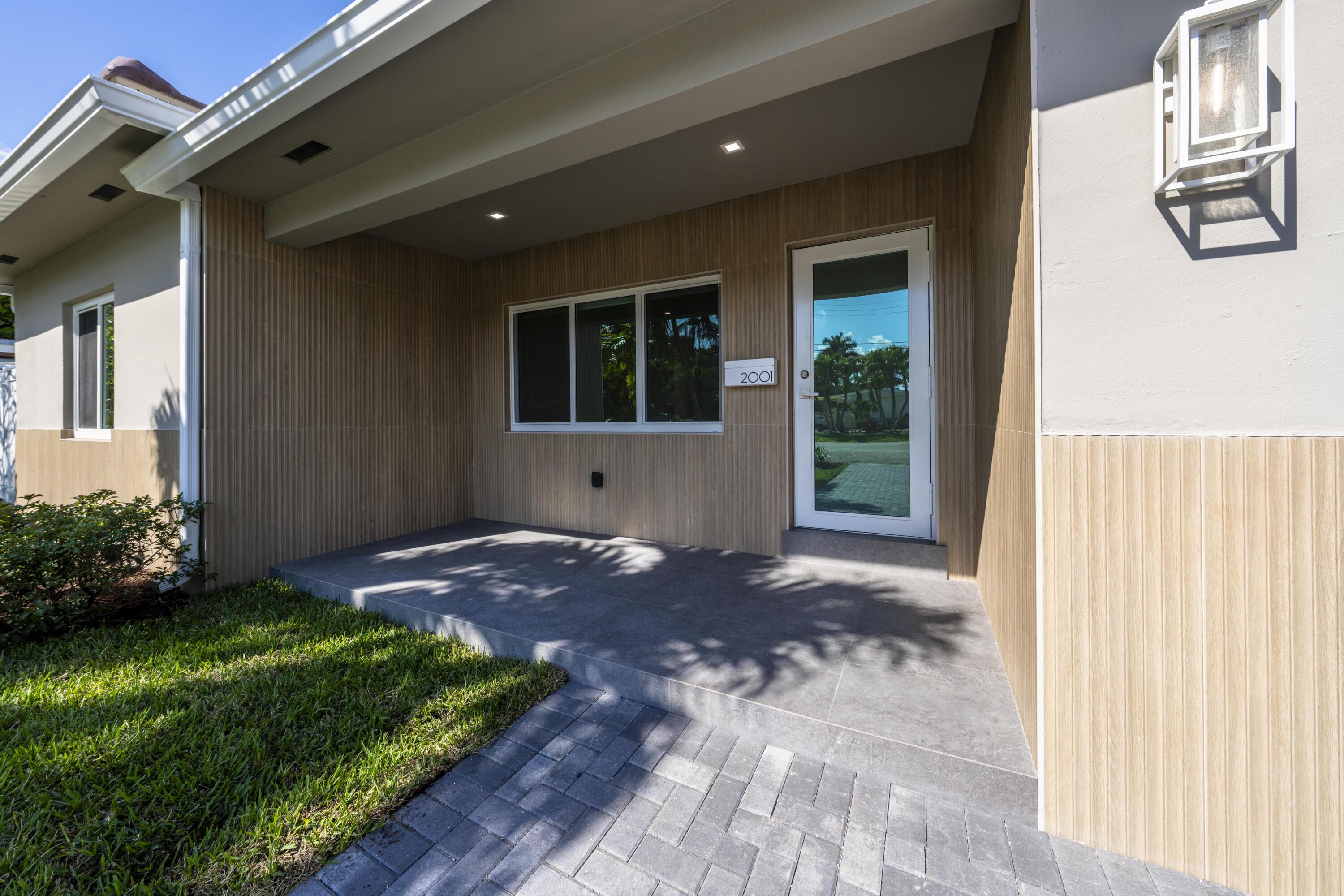 2001 NE 17th Way, Fort Lauderdale, FL 33305, Fort Lauderdale - Photo 2