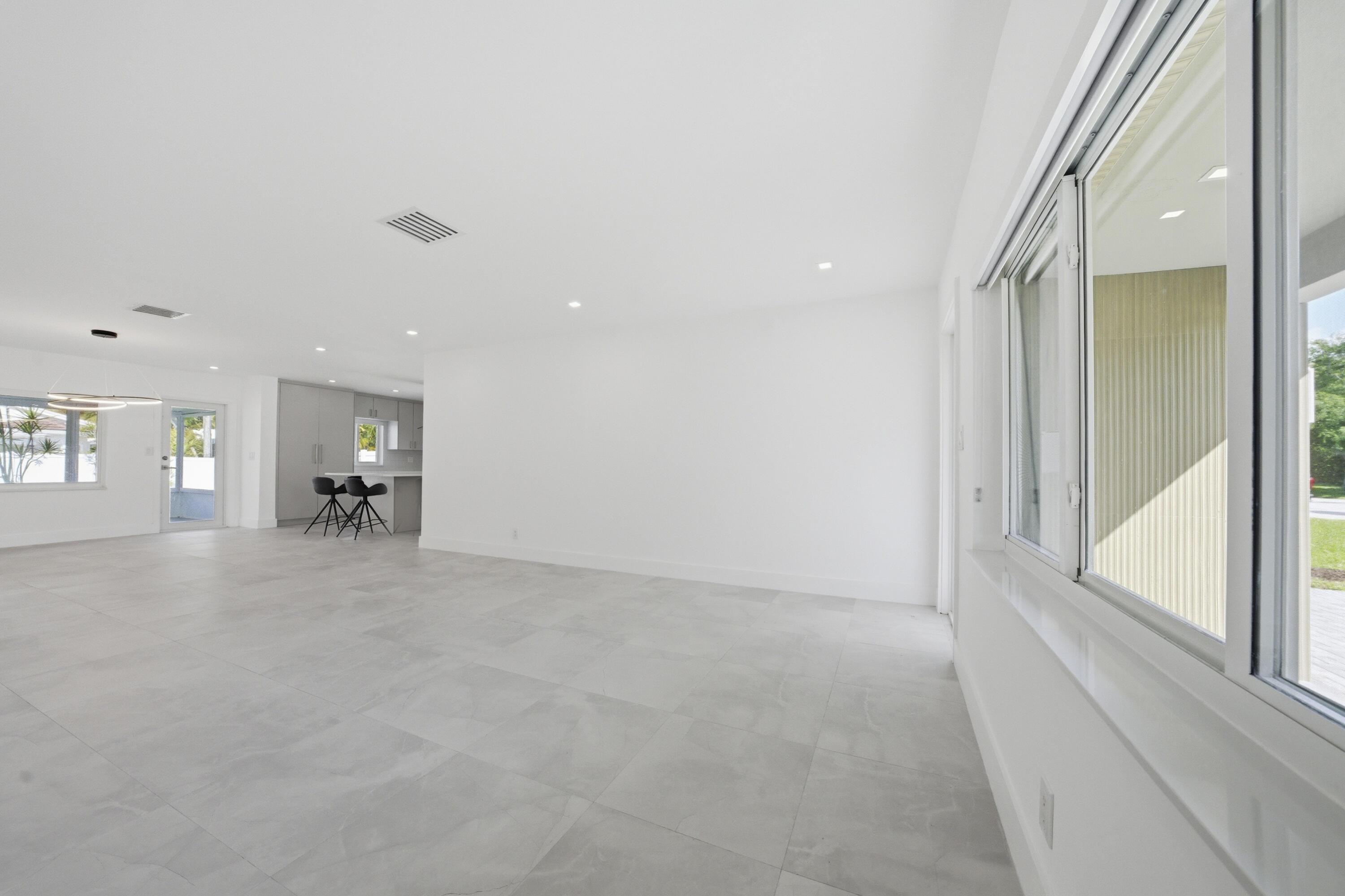 2001 NE 17th Way, Fort Lauderdale, FL 33305, Fort Lauderdale - Photo 3