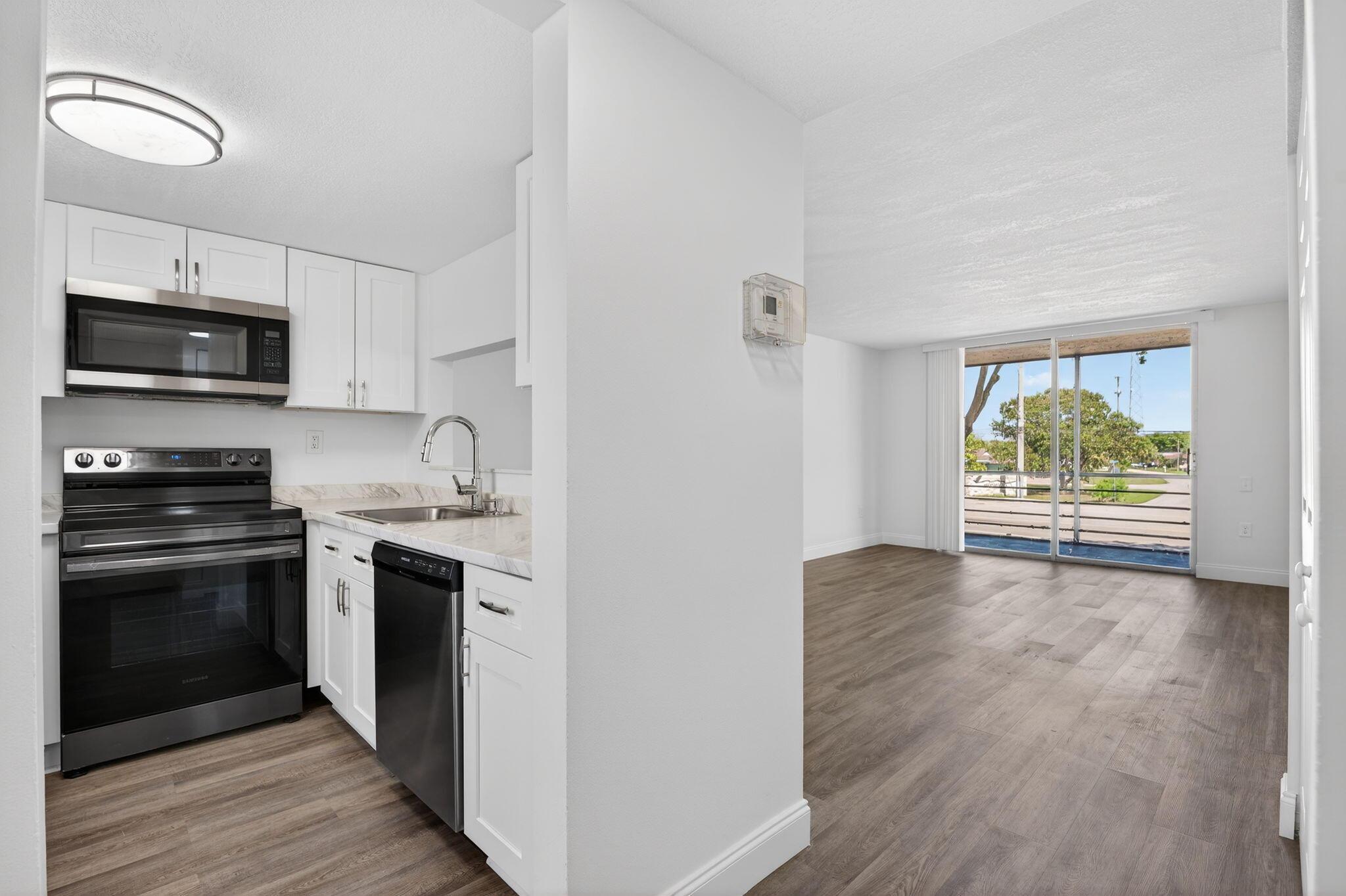 9081 Lime Bay Boulevard 209, Tamarac, FL 33321, Tamarac - Photo 4