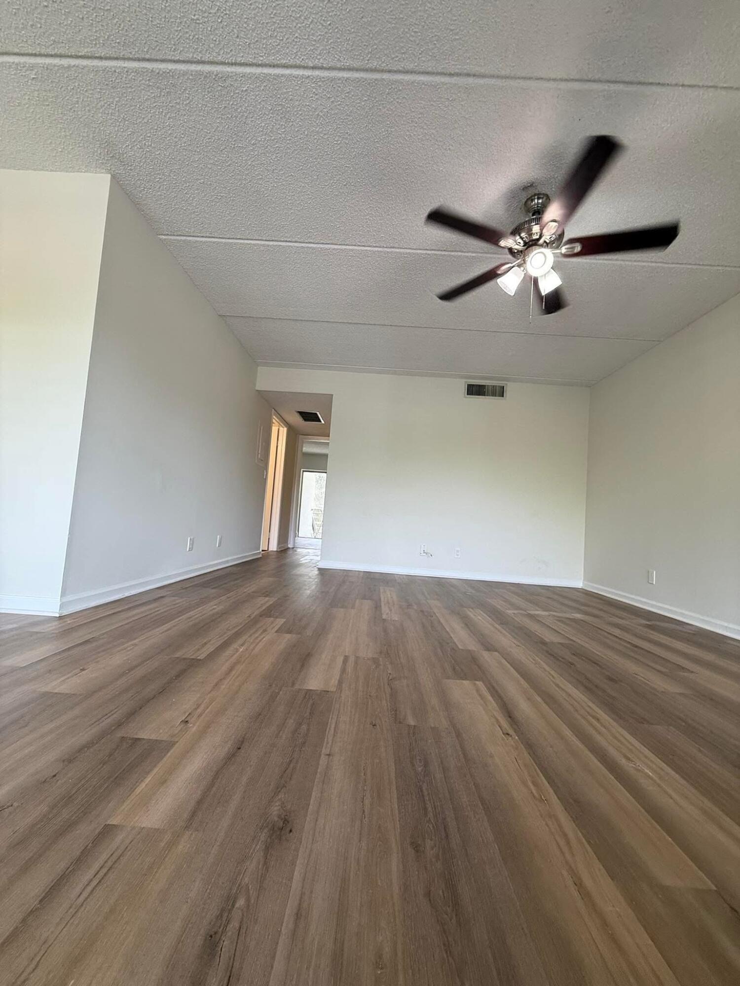 2000 Springdale Boulevard 204, Palm Springs, FL 33461, Palm Springs - Photo 4